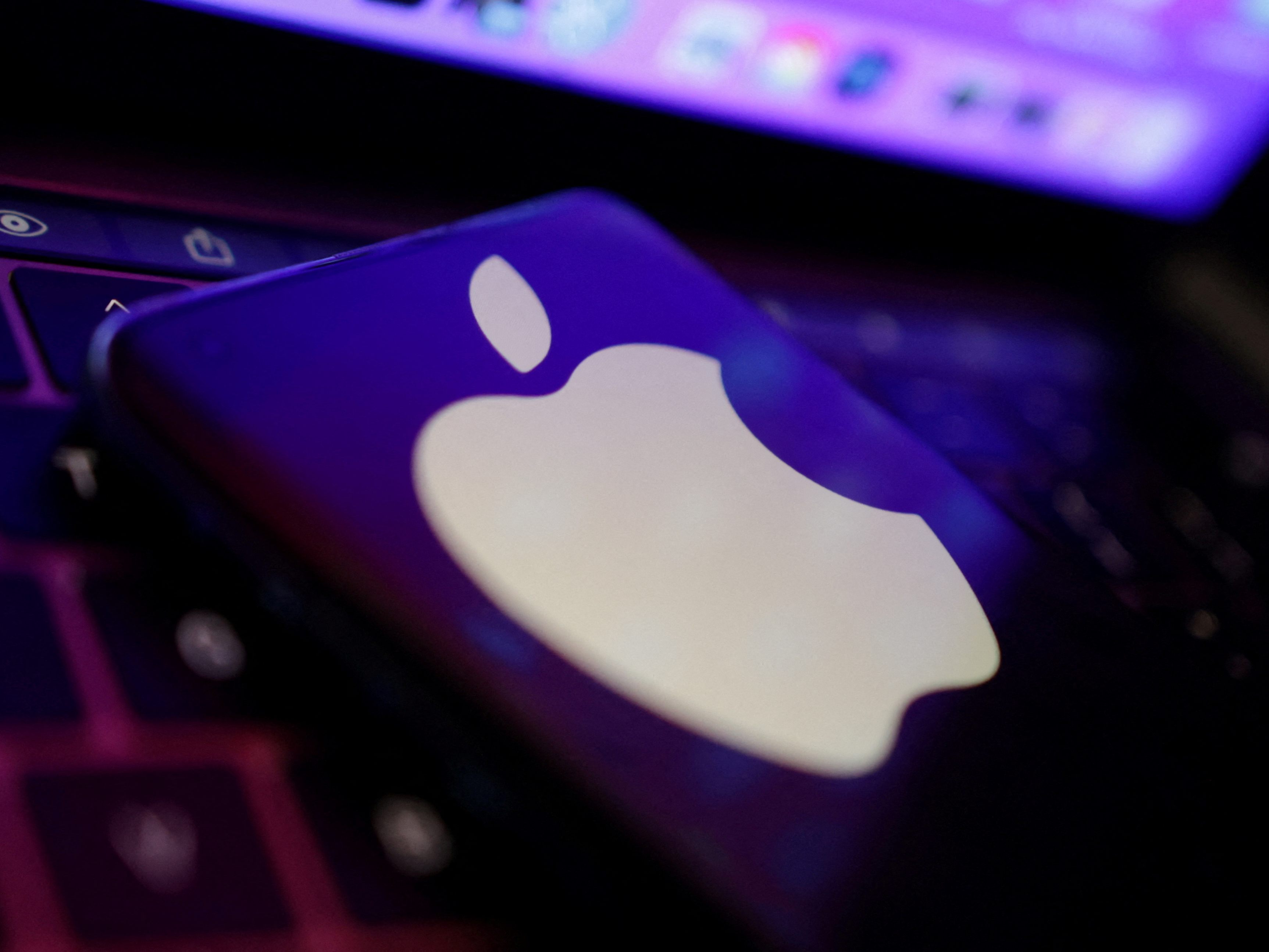 Die Mitarbeiter des Technologiekonzerns Apple wehren sich gegen die Rückkehr ins Büro im September. Die Mitarbeiter des Technologiekonzerns Apple wehren sich gegen die Rückkehr ins Büro im September.