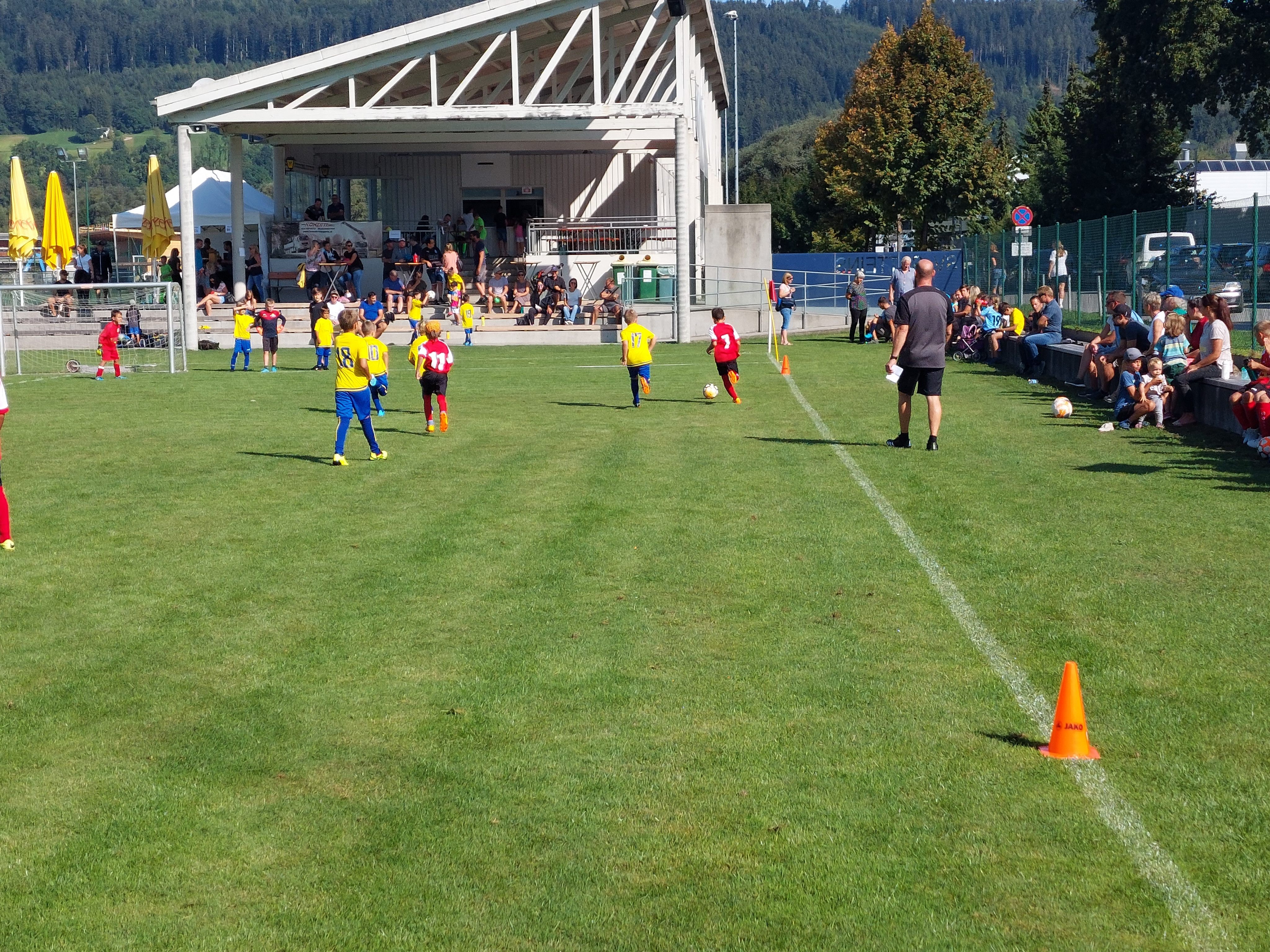 Der Fußballnachwuchs der Region begeisterte wieder Jung und Alt auf der Satteinser Sportanlage