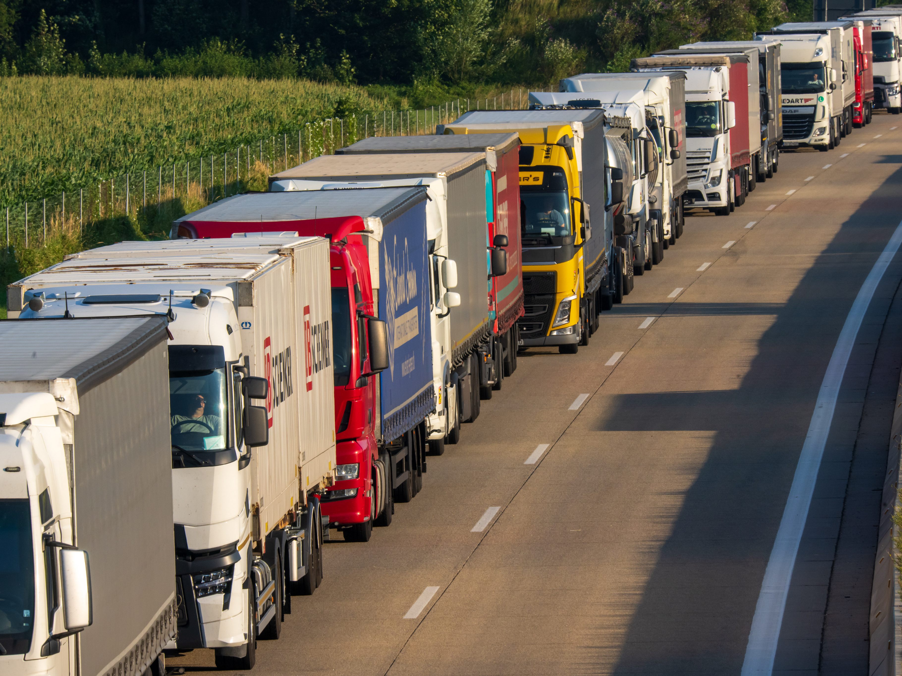 Transporteure fordern Gewerbediesel und Hilfen bei CO2-Bepreisung. Transporteure fordern Gewerbediesel und Hilfen bei CO2-Bepreisung.