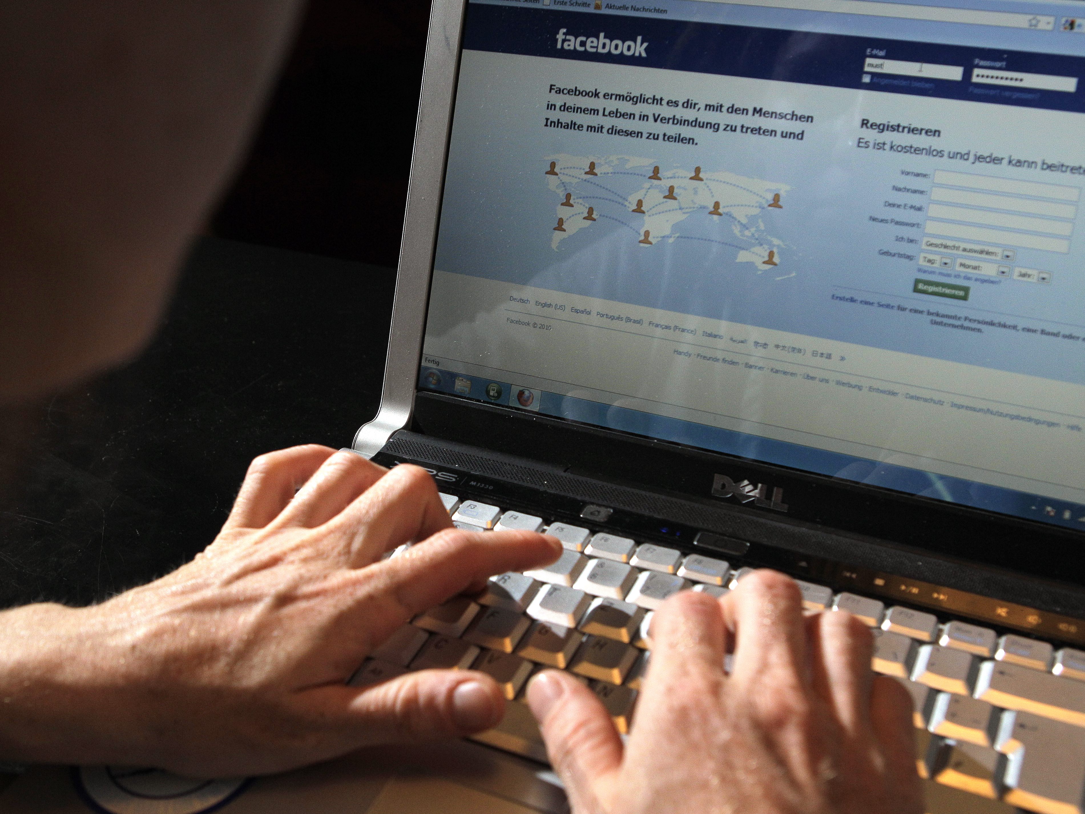 NewsGuard bewertet Nachrichtenseiten in den Sozialen Netzwerken auf ihre Glaubwürdigkeit und Transparenz. NewsGuard bewertet Nachrichtenseiten in den Sozialen Netzwerken auf ihre Glaubwürdigkeit und Transparenz.