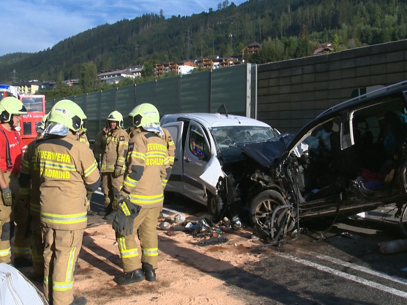 Drei Menschen starben montagfrüh bei einem Verkehrsunfall nahe Schladming.