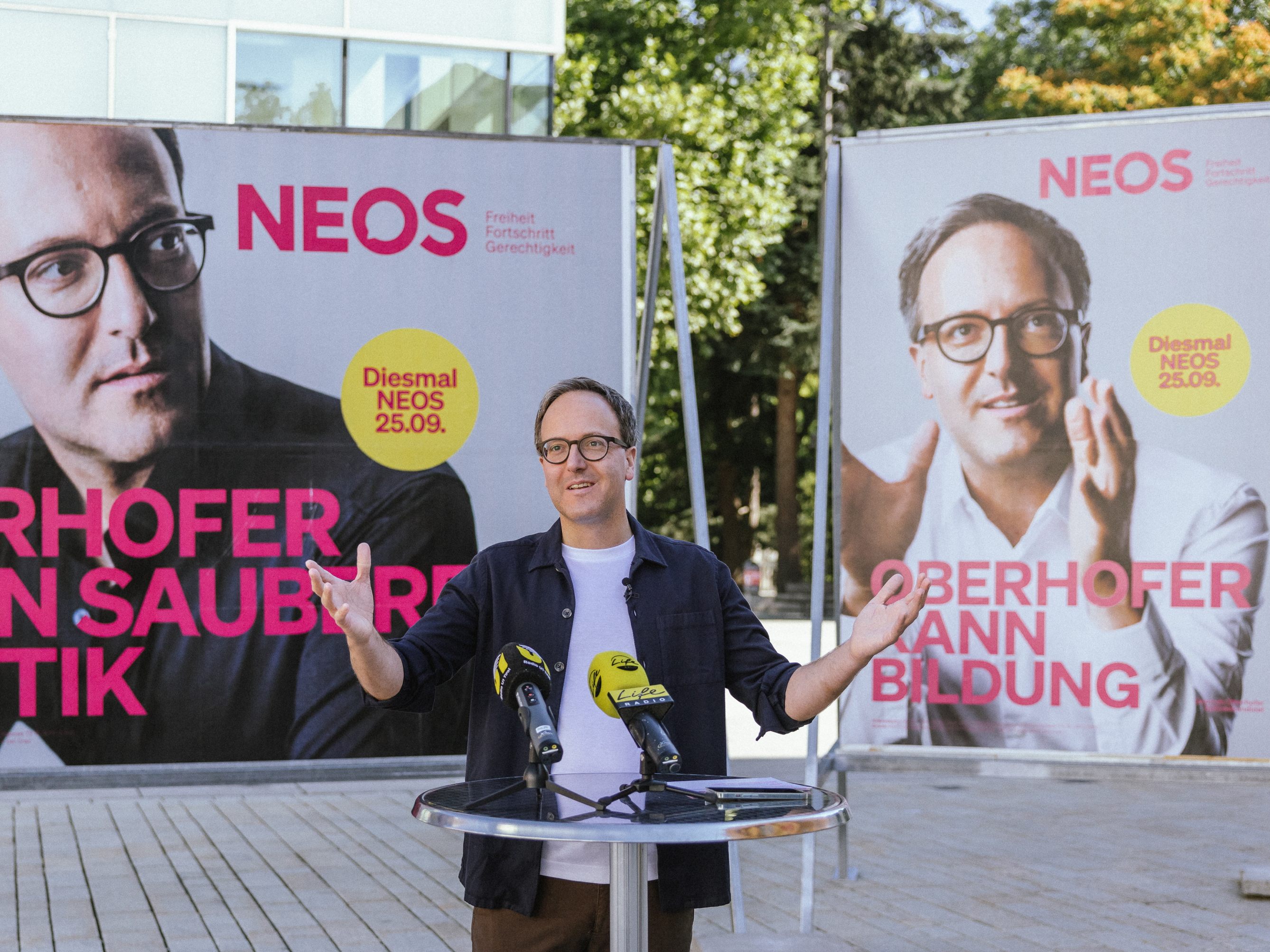 Die Tiroler NEOS haben am Mittwoch ihre Plakate für den Landtagswahlkampf präsentiert. Die Tiroler NEOS haben am Mittwoch ihre Plakate für den Landtagswahlkampf präsentiert.