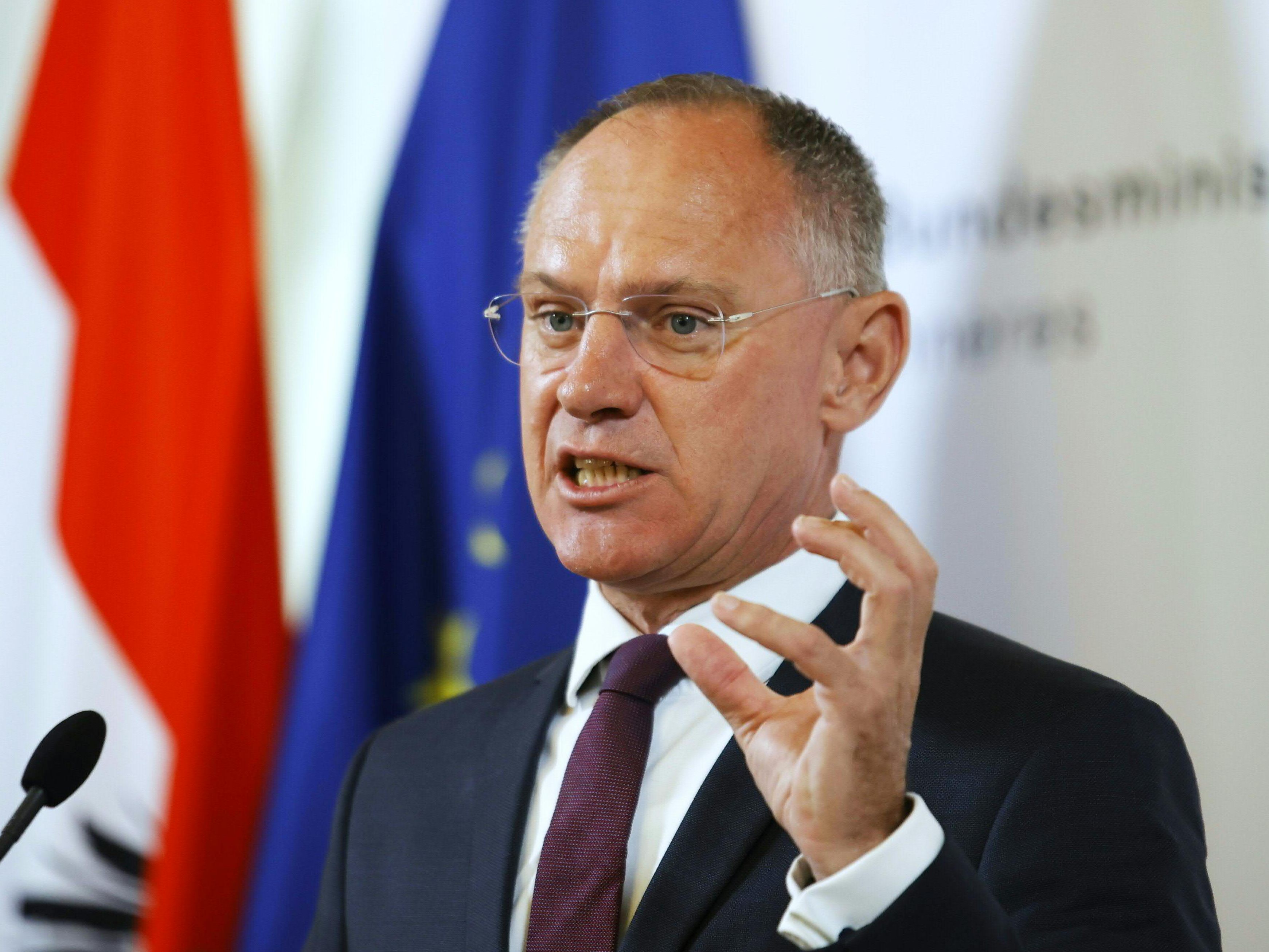 Gemeinsam mit Experten präsentiert Innenminister Gerhard Karner (ÖVP) am Dienstag eine Online-Kampagne gegen illegale Migration.