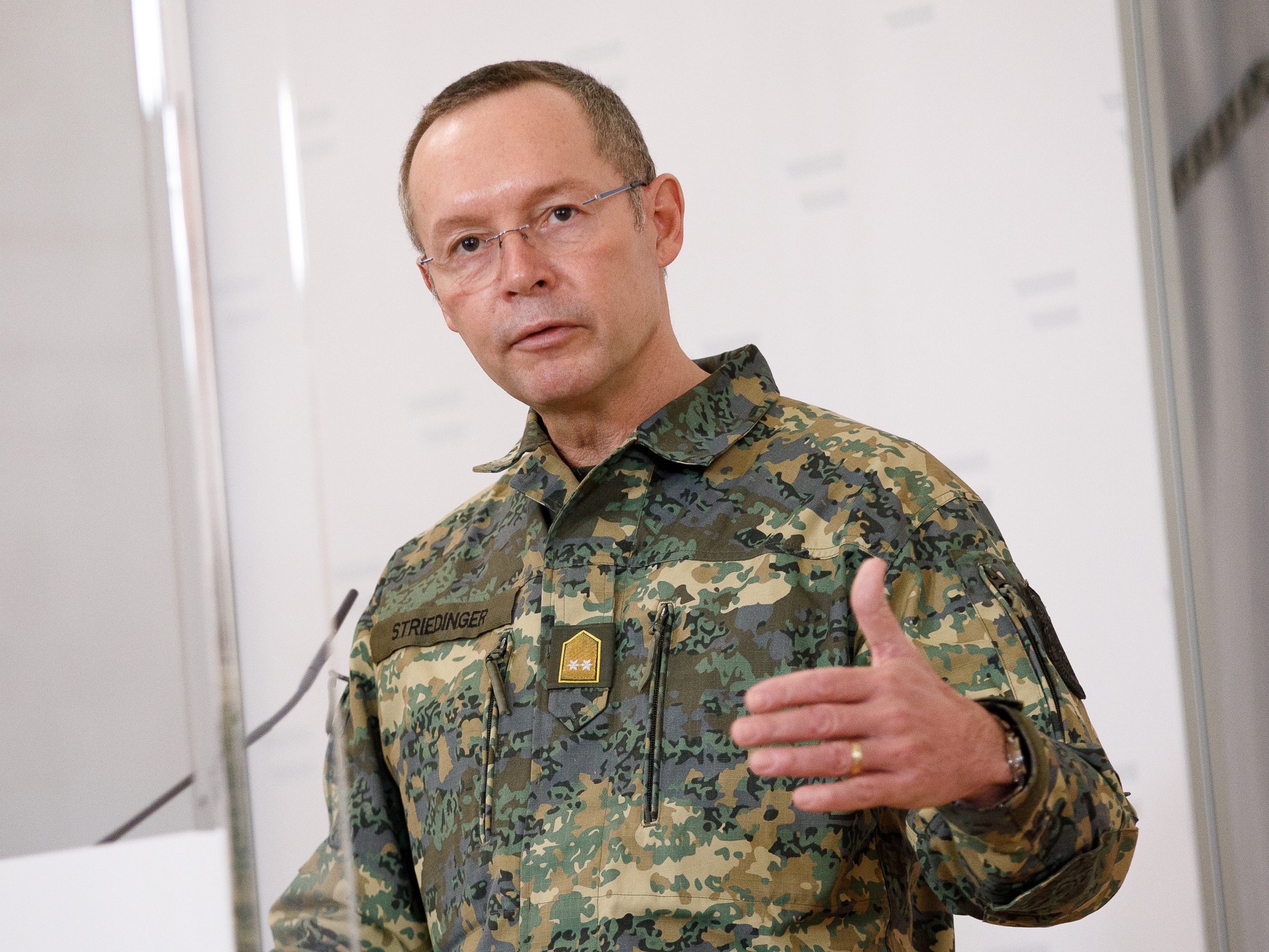 Verteidigungsministerin Klaudia Tanner hat Generalmajor Rudolf Striedinger zum neuen Generalstabschef gewählt. Verteidigungsministerin Klaudia Tanner hat Generalmajor Rudolf Striedinger zum neuen Generalstabschef gewählt.