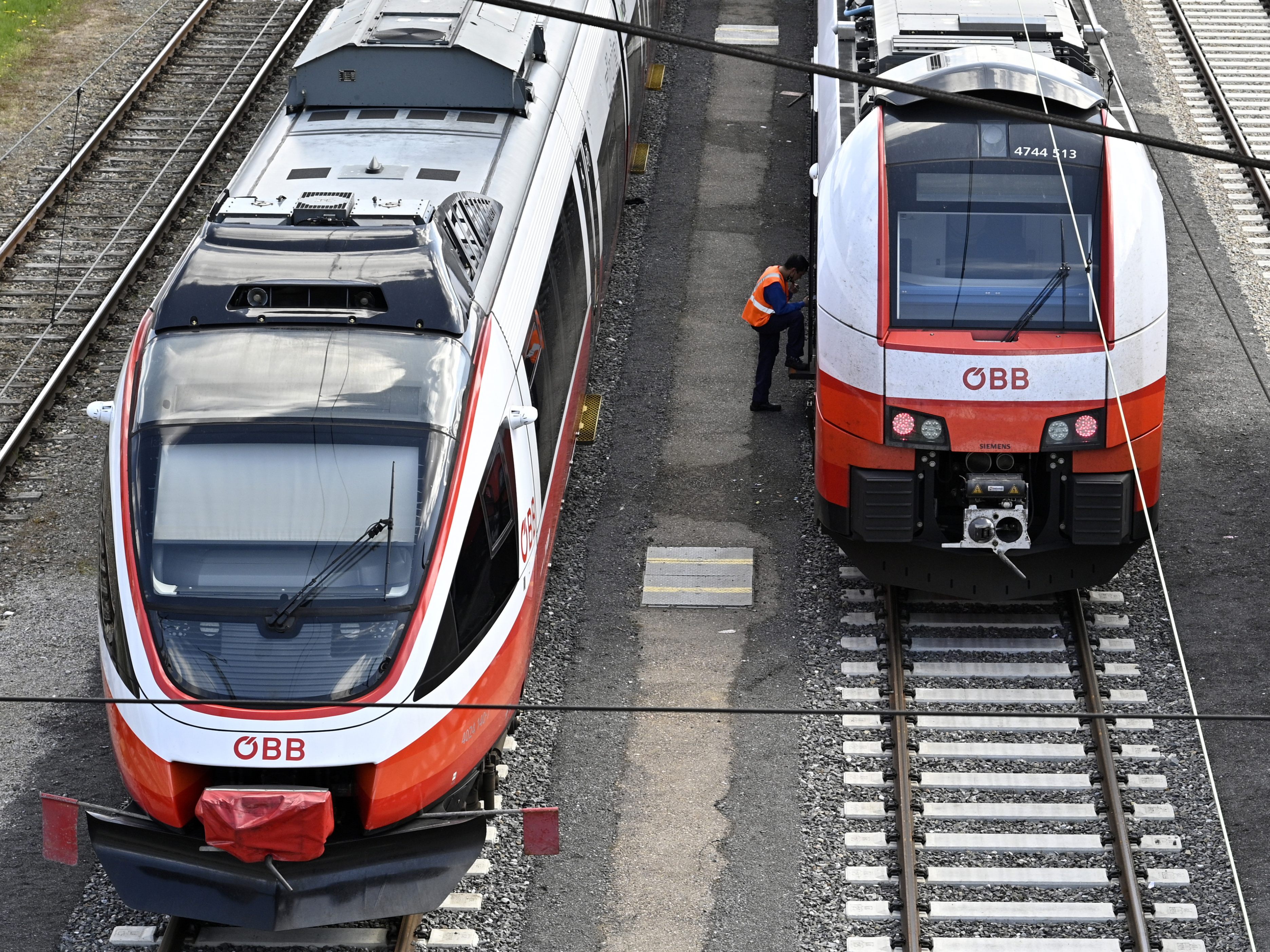 Wegen Unwetterschäden musste der Bahnverkehr im Süden Österreichs eingestellt werden.