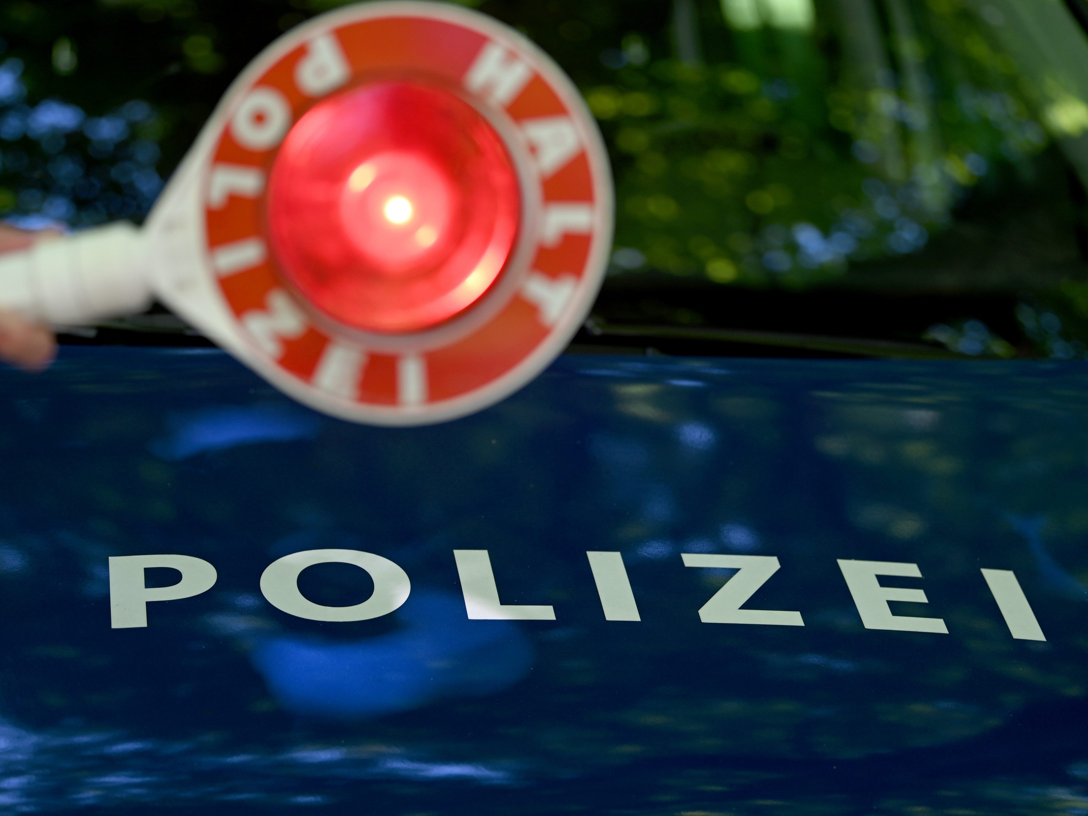 Ein Mann begang nach einem Unfall in der Wiener Innenstadt mit 2,32 Promille Fahrerflucht. Ein Mann begang nach einem Unfall in der Wiener Innenstadt mit 2,32 Promille Fahrerflucht.
