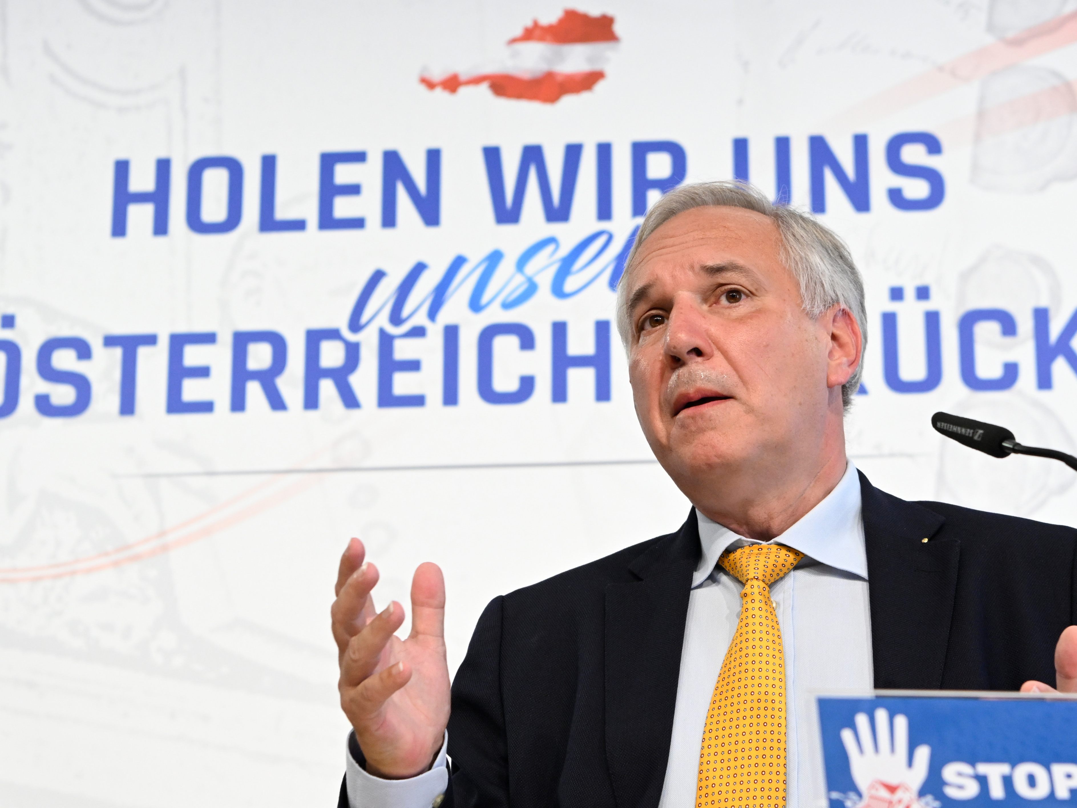 Der Kandidat der FPÖ für die Bundespräsidentenwahl, Walter Rosenkranz, ist für eine Abschaffung des Covid-Maßnahmengesetzes. Der Kandidat der FPÖ für die Bundespräsidentenwahl, Walter Rosenkranz, ist für eine Abschaffung des Covid-Maßnahmengesetzes.