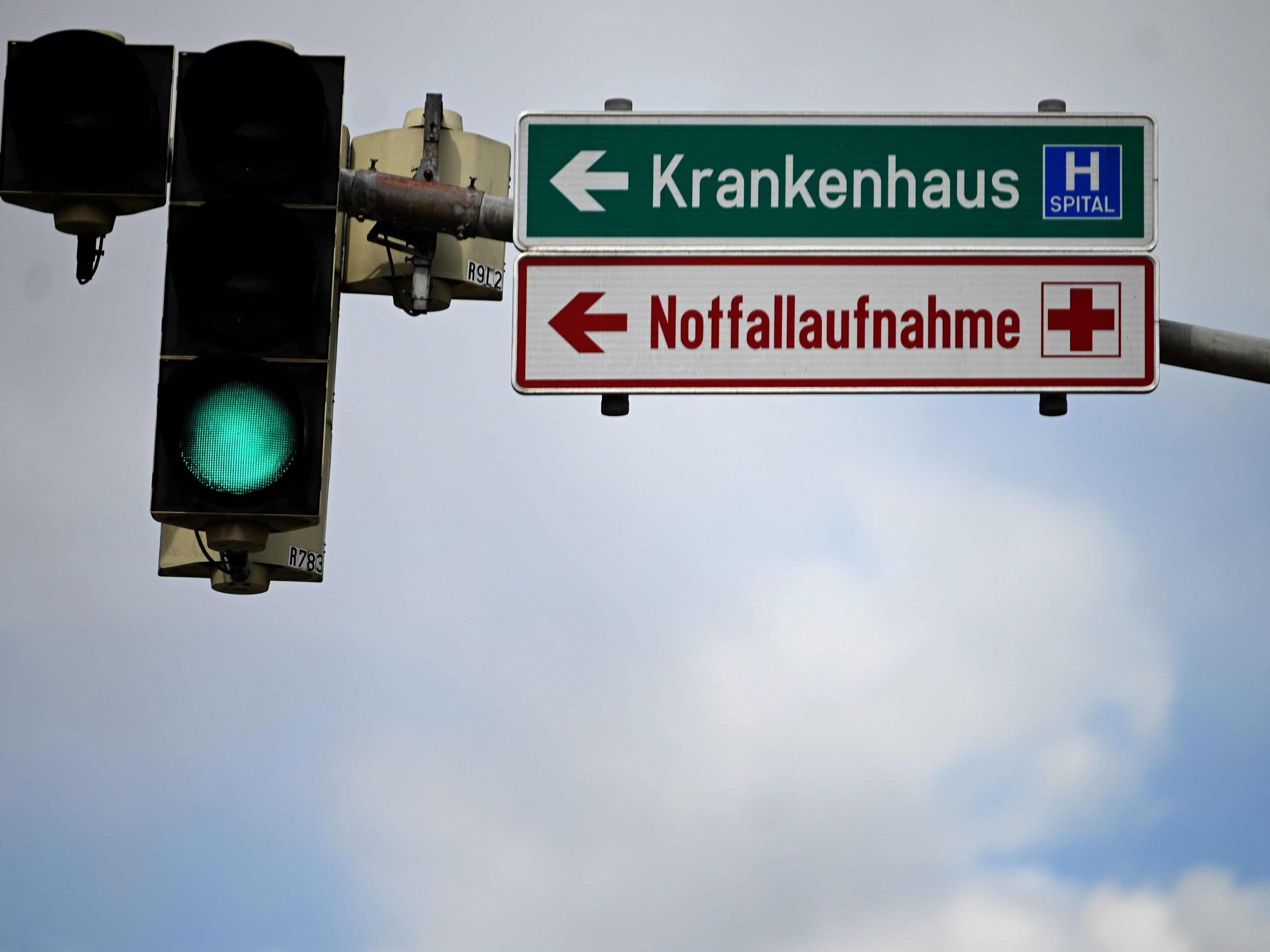 Ein alkoholisierter Motorradlenker stieß in Melk mit einem Pkw zusammen.