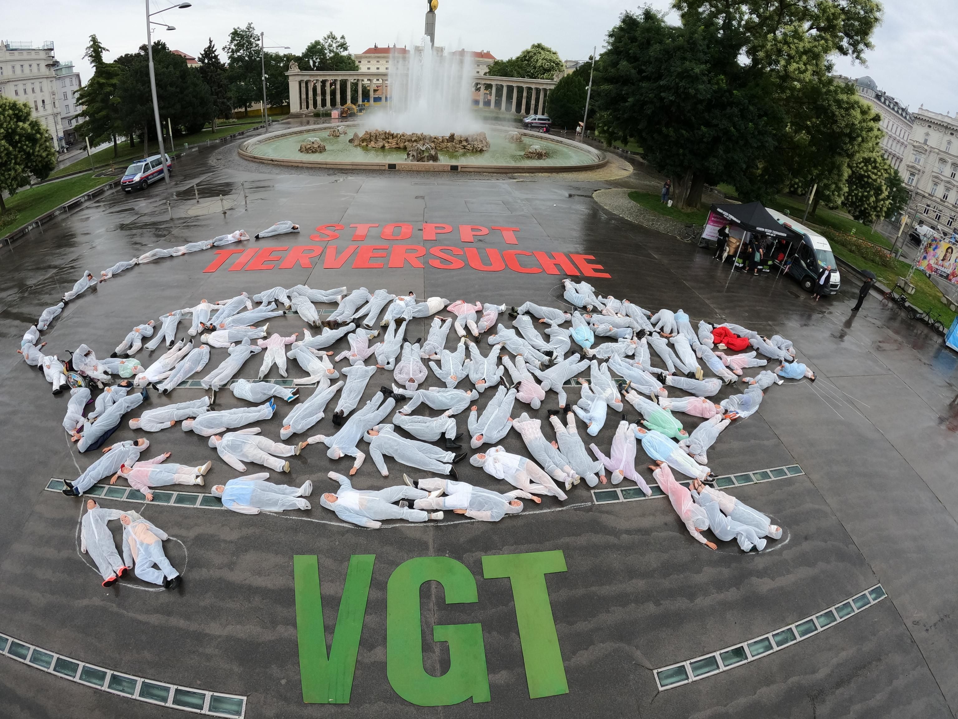 Protest gegen Tierversuche am Wiener Schwarzenbergplatz.