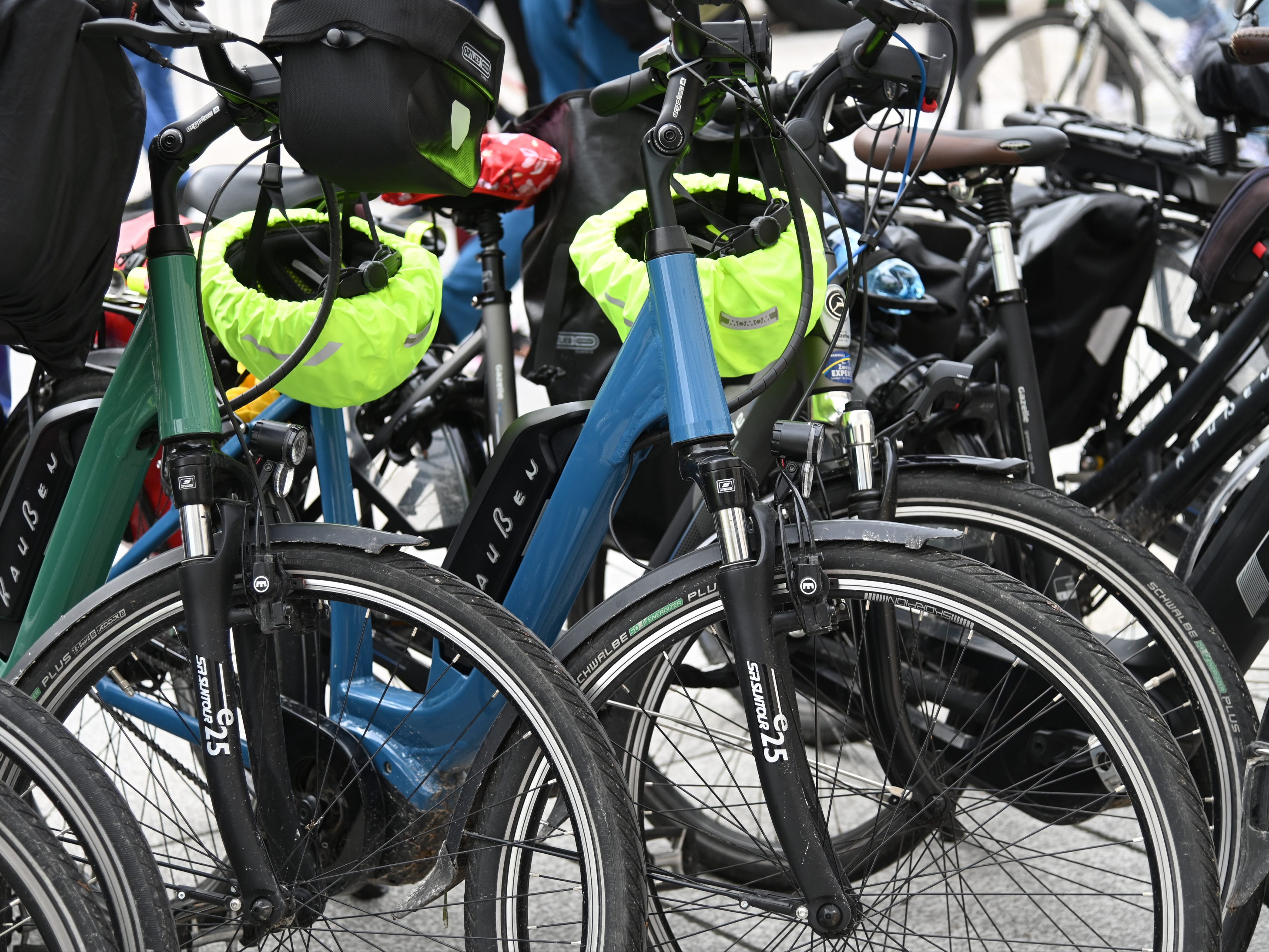 Die Polizei fasst vier E-Bike-Diebe in Wien-Favoriten.