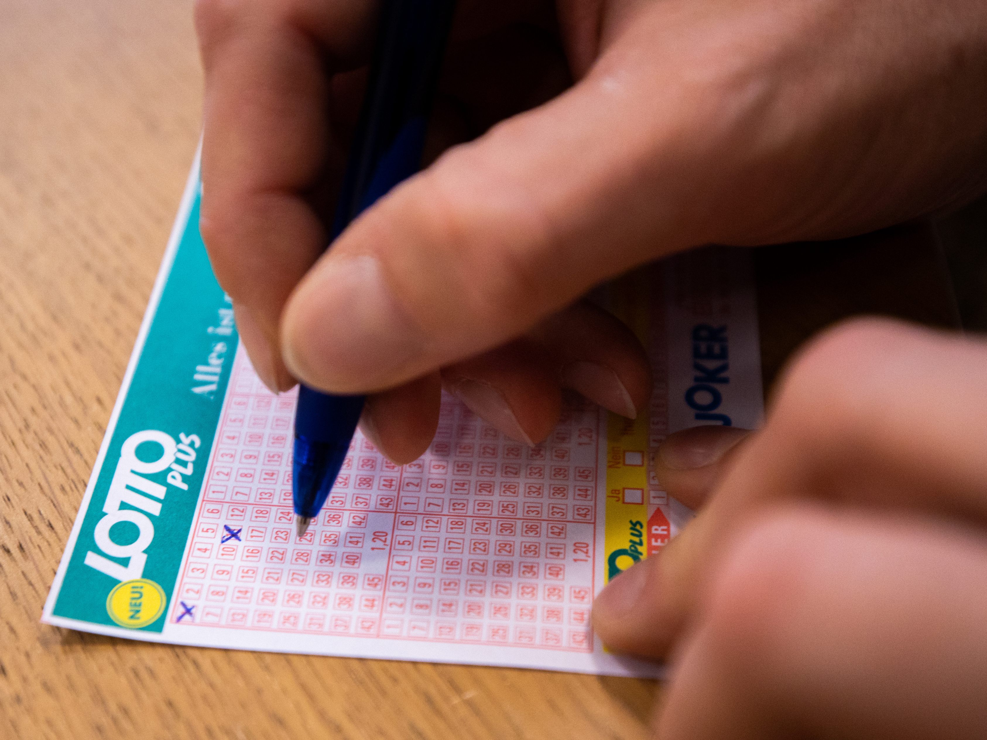 Ein 1,1 Millionen Euro-Gewinn wartet auf einen möglichen Lotto-Jackpot-Gewinner am Sonntag. Ein 1,1 Millionen Euro-Gewinn wartet auf einen möglichen Lotto-Jackpot-Gewinner am Sonntag.