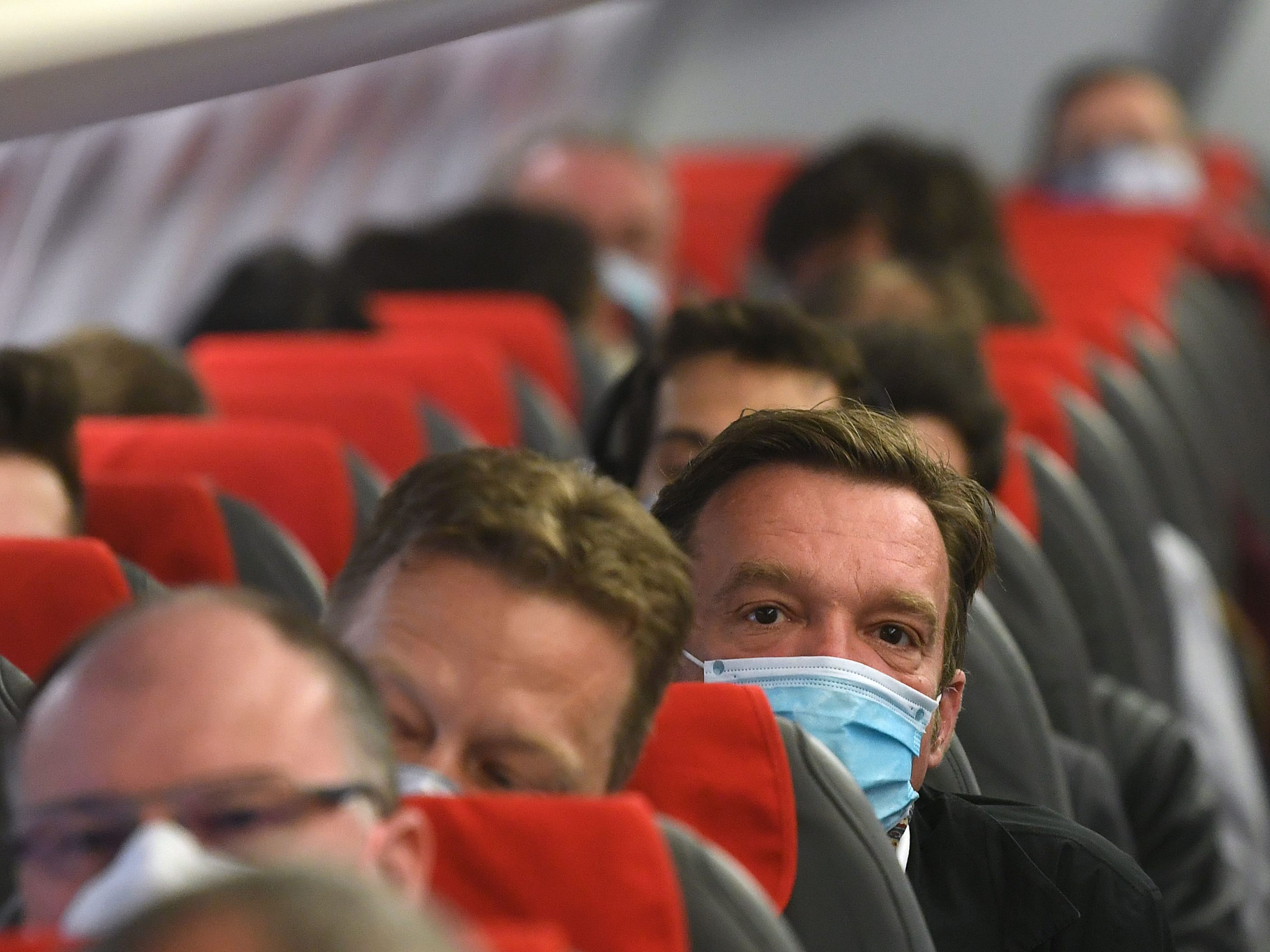 Die AUA-Mutter Lufthansa fordert ein Ende der Maskenpflicht im Flugverkehr.