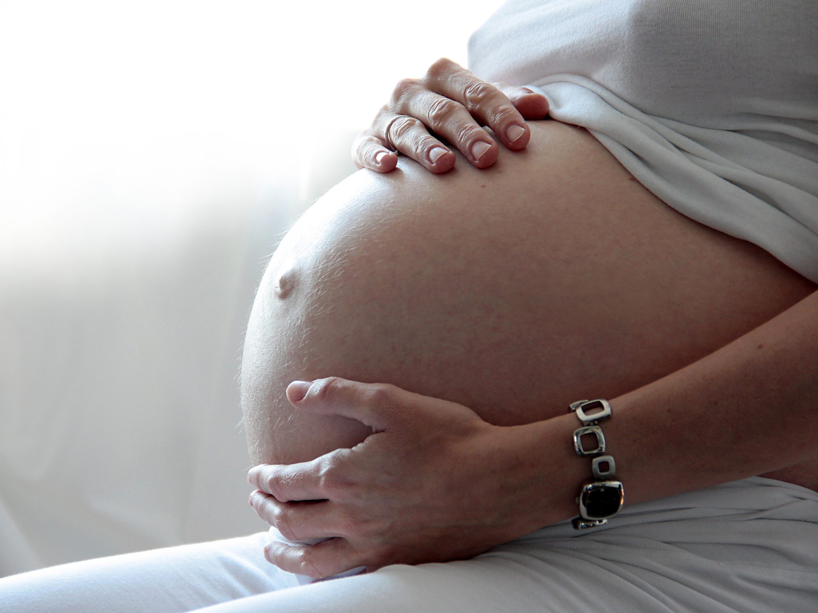 In der Schwangerschaft sollte die Frau rund 250 Kilokalorien mehr essen pro Tag.