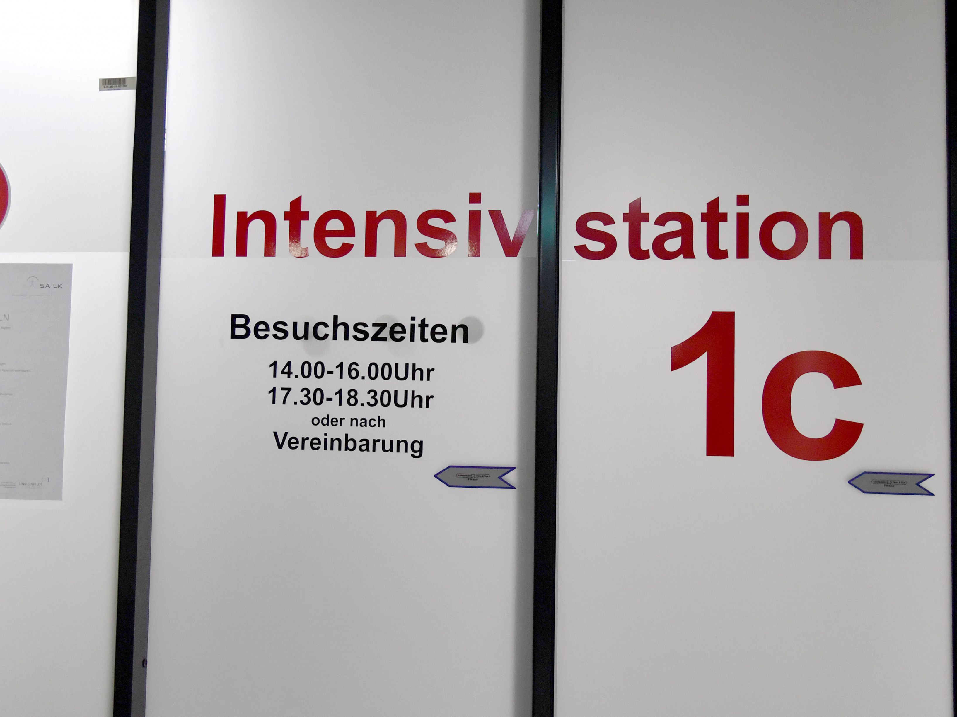 Das Baby befindet sich weiterhin auf der Intensivstation.