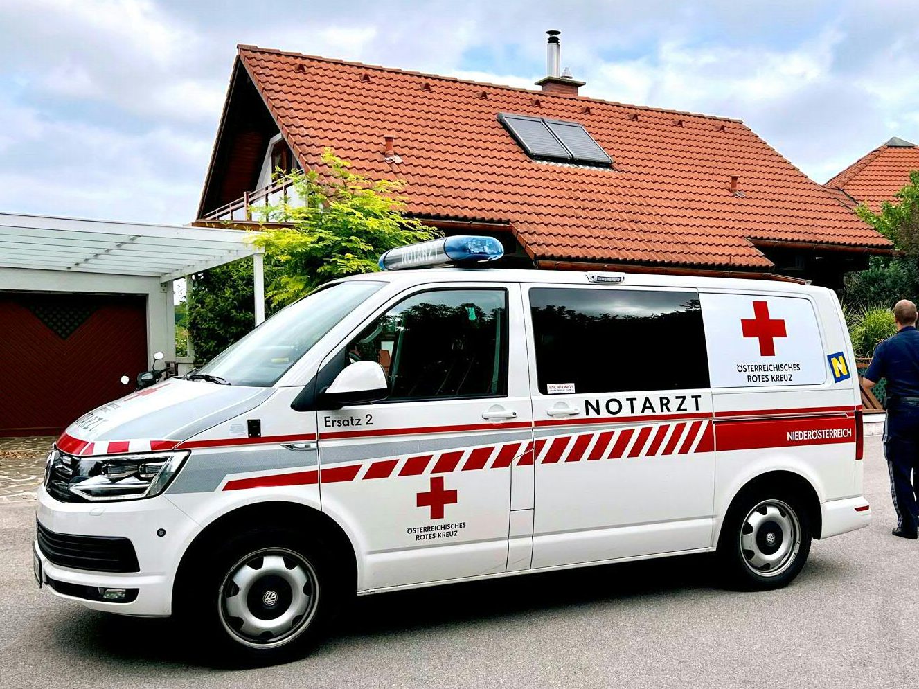 Der Ehemann jener 57-jährigen Frau, die am Mittwoch in einem Einfamlienhaus in Oberwealterdorf (Bezirk Baden) tot aufgefunden wurde, ist nun in U-Haft.