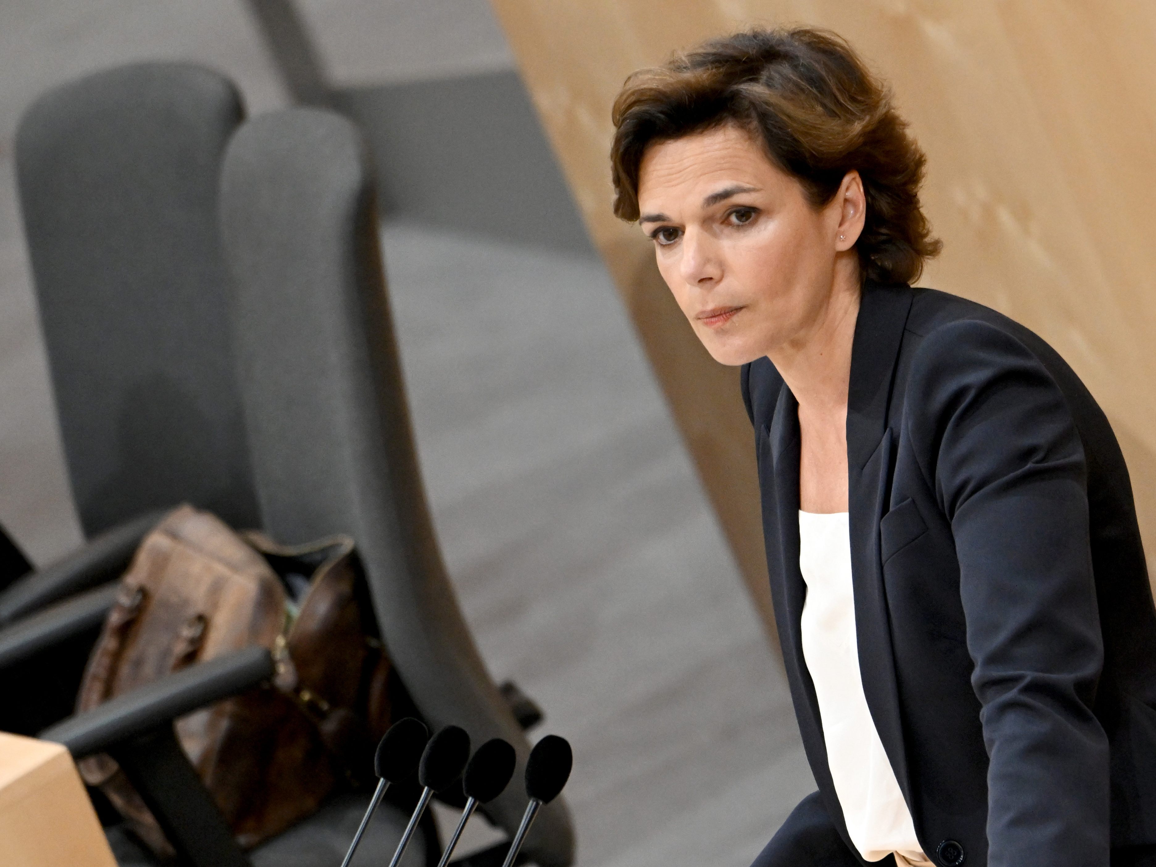 Koalition SPÖ-Grüne-NEOS plus Bundeskanzlerin Rendi-Wagner: Jeder fünfte Österreicher plädiert laut Umfrage dafür. Koalition SPÖ-Grüne-NEOS plus Bundeskanzlerin Rendi-Wagner: Jeder fünfte Österreicher plädiert laut Umfrage dafür.