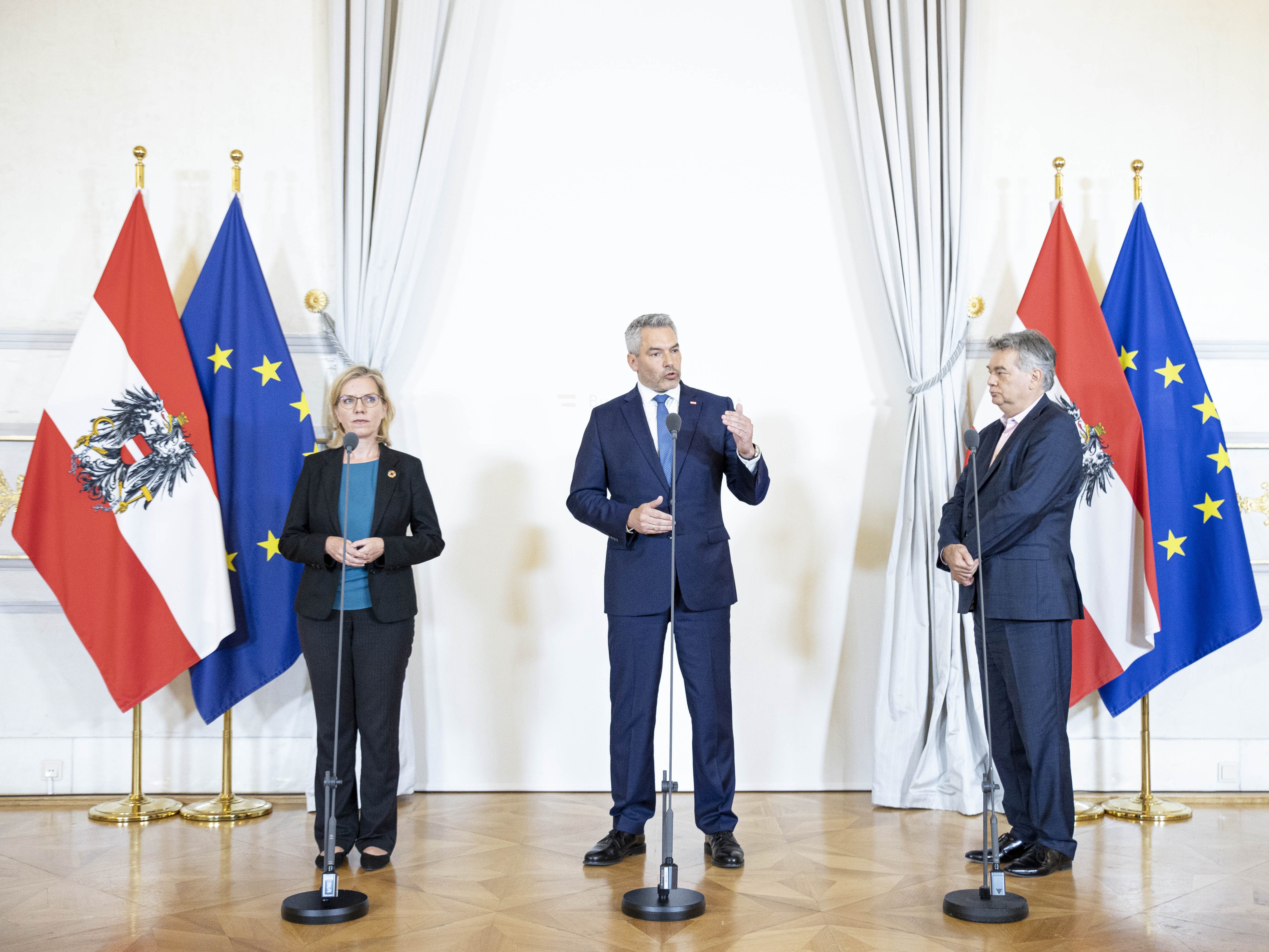 Energie-Gipfel: Regierung hofft auf Schulterschluss und erste Maßnahmen. Energie-Gipfel: Regierung hofft auf Schulterschluss und erste Maßnahmen.