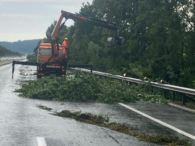 Die A2 in Kärnten war an mehreren Stellen blockiert. Die A2 in Kärnten war an mehreren Stellen blockiert.