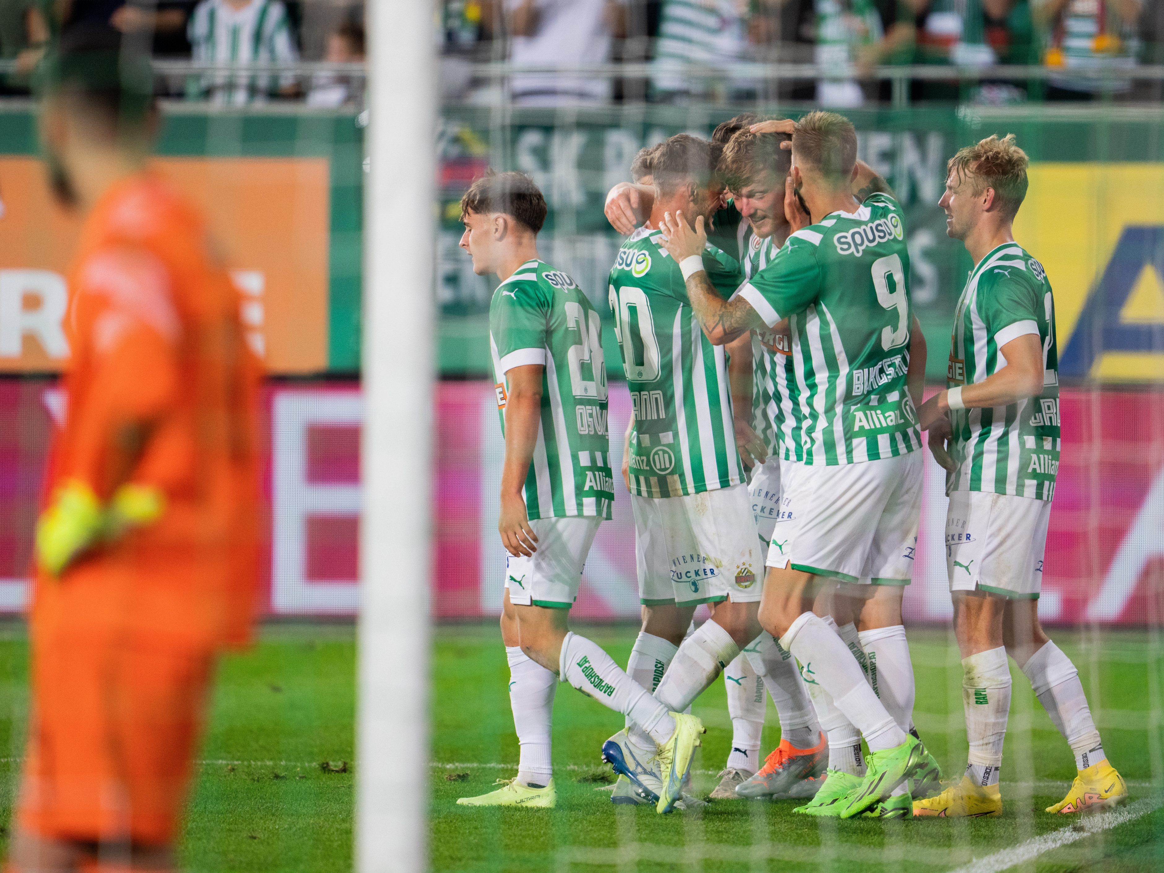 Hier sehen Sie das Match zwischen dem FC Vaduz und Rapid Wien live in der Konferenz. Hier sehen Sie das Match zwischen dem FC Vaduz und Rapid Wien live in der Konferenz.