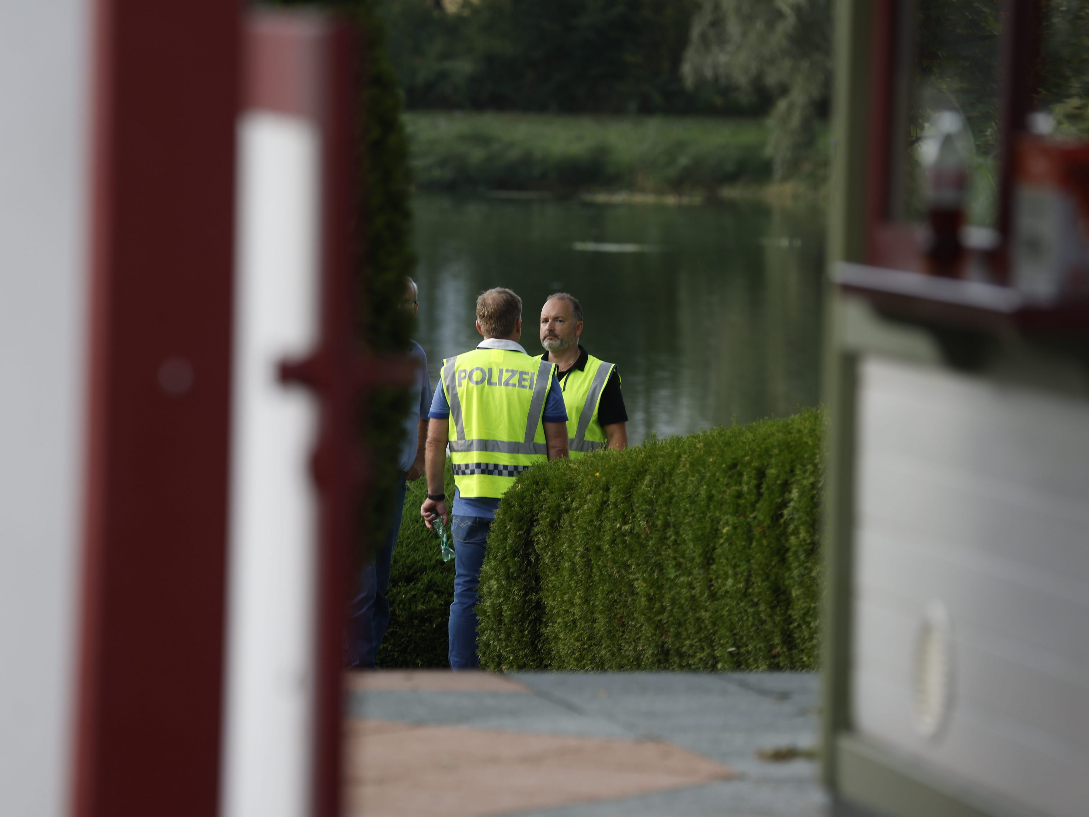 Nachdem am Donnerstag bei Unwettern in Kärnten zwei Mädchen von Bäumen erschlagen wurden, begannen am Freitag die Arbeiten der Gutachter.
