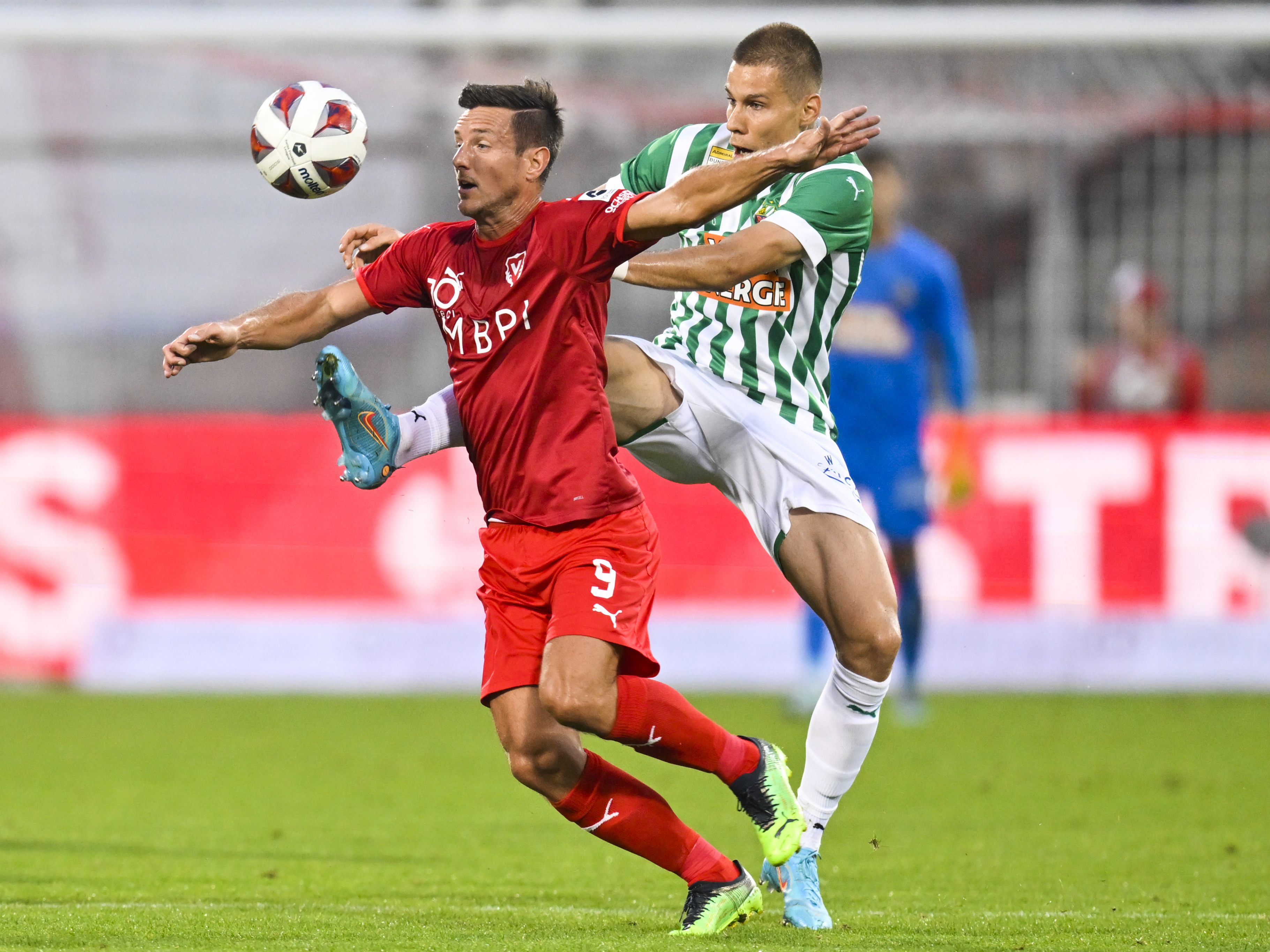 Während Vaduz einen fulminanten Start hinlegte, agierte Rapid Wien über weite Strecken zu zaghaft. Während Vaduz einen fulminanten Start hinlegte, agierte Rapid Wien über weite Strecken zu zaghaft.