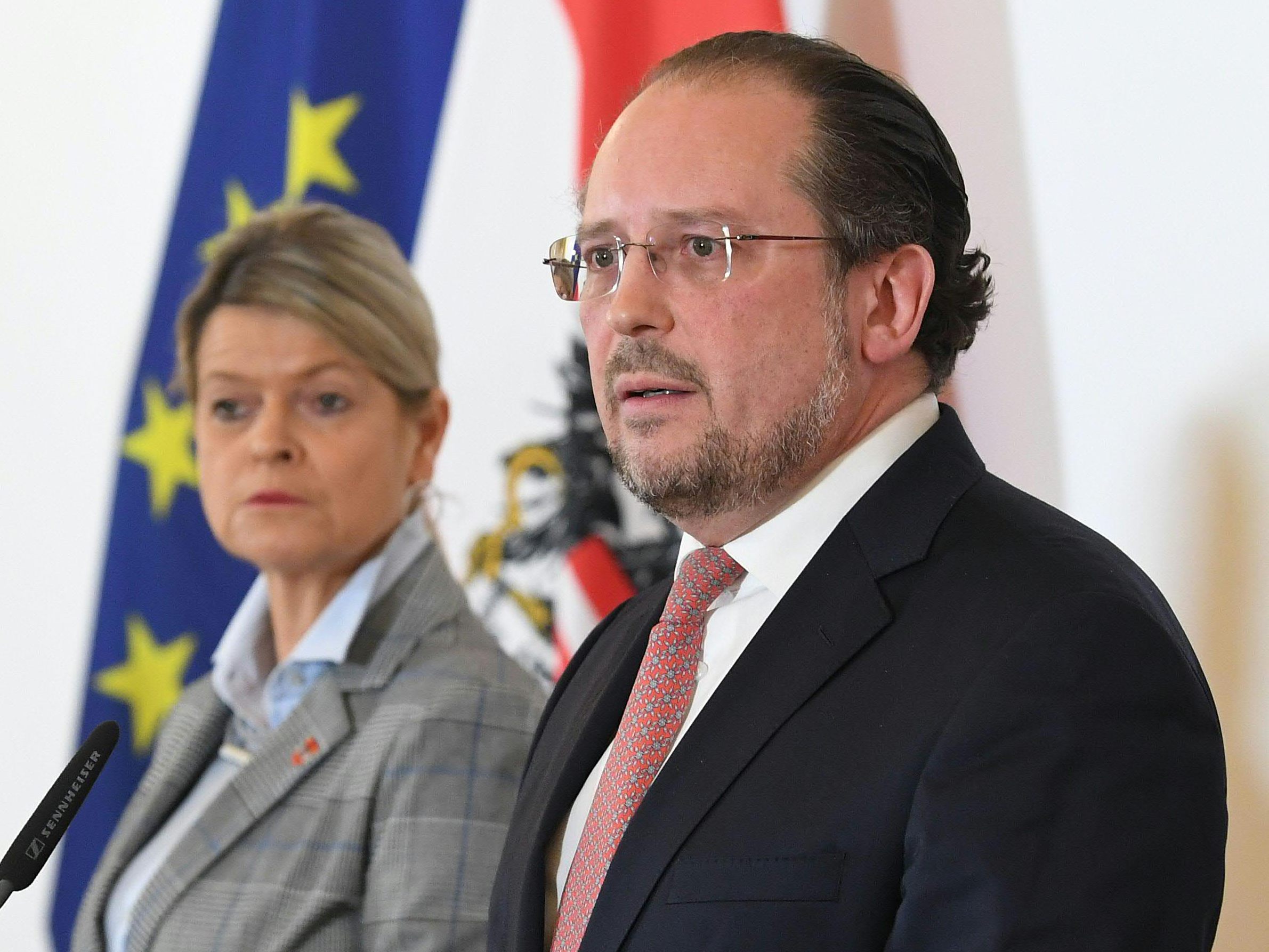Tanner und Schallenberg reisen zum Treffen der EU-Außen- und Verteidigungsminister. Tanner und Schallenberg reisen zum Treffen der EU-Außen- und Verteidigungsminister.