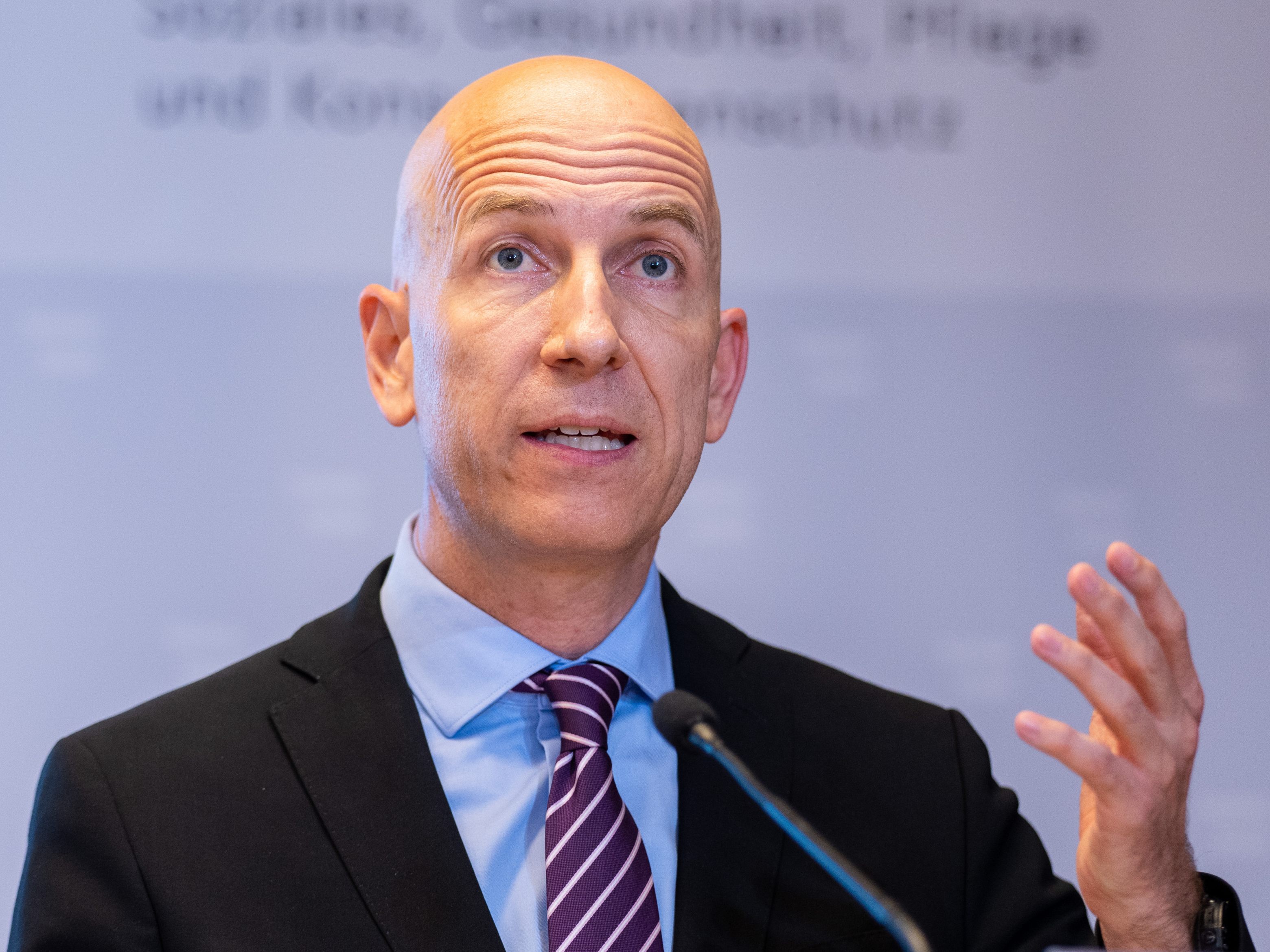Es gibt so wenige Langzeitarbeitslose wie zuletzt vor acht Jahren, so Arbeitsminister Kocher. Es gibt so wenige Langzeitarbeitslose wie zuletzt vor acht Jahren, so Arbeitsminister Kocher.