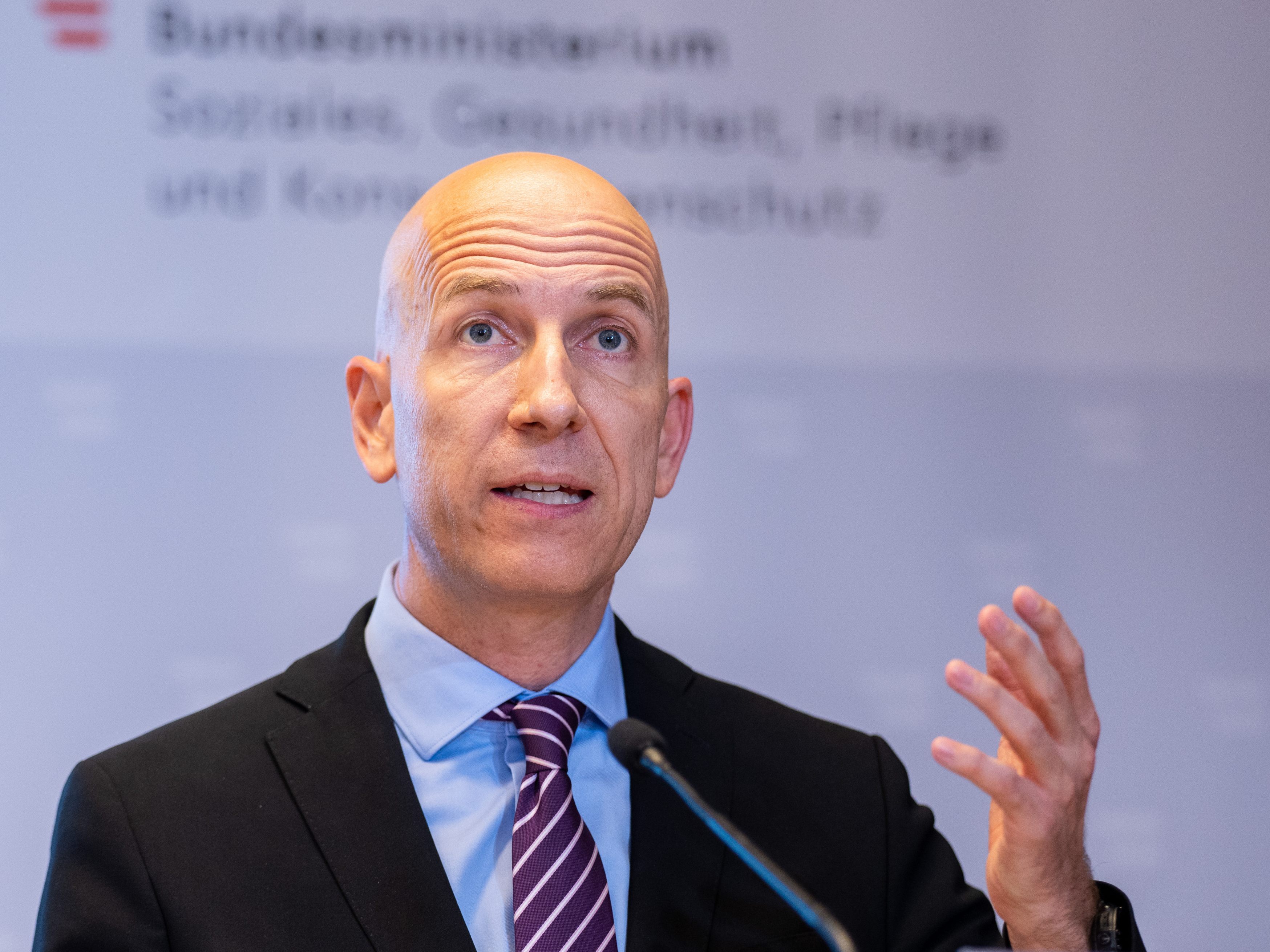 Wirtschaftsminister Martin Kocher sieht die Wettbewerbsfähigkeit der EU gefährdet.