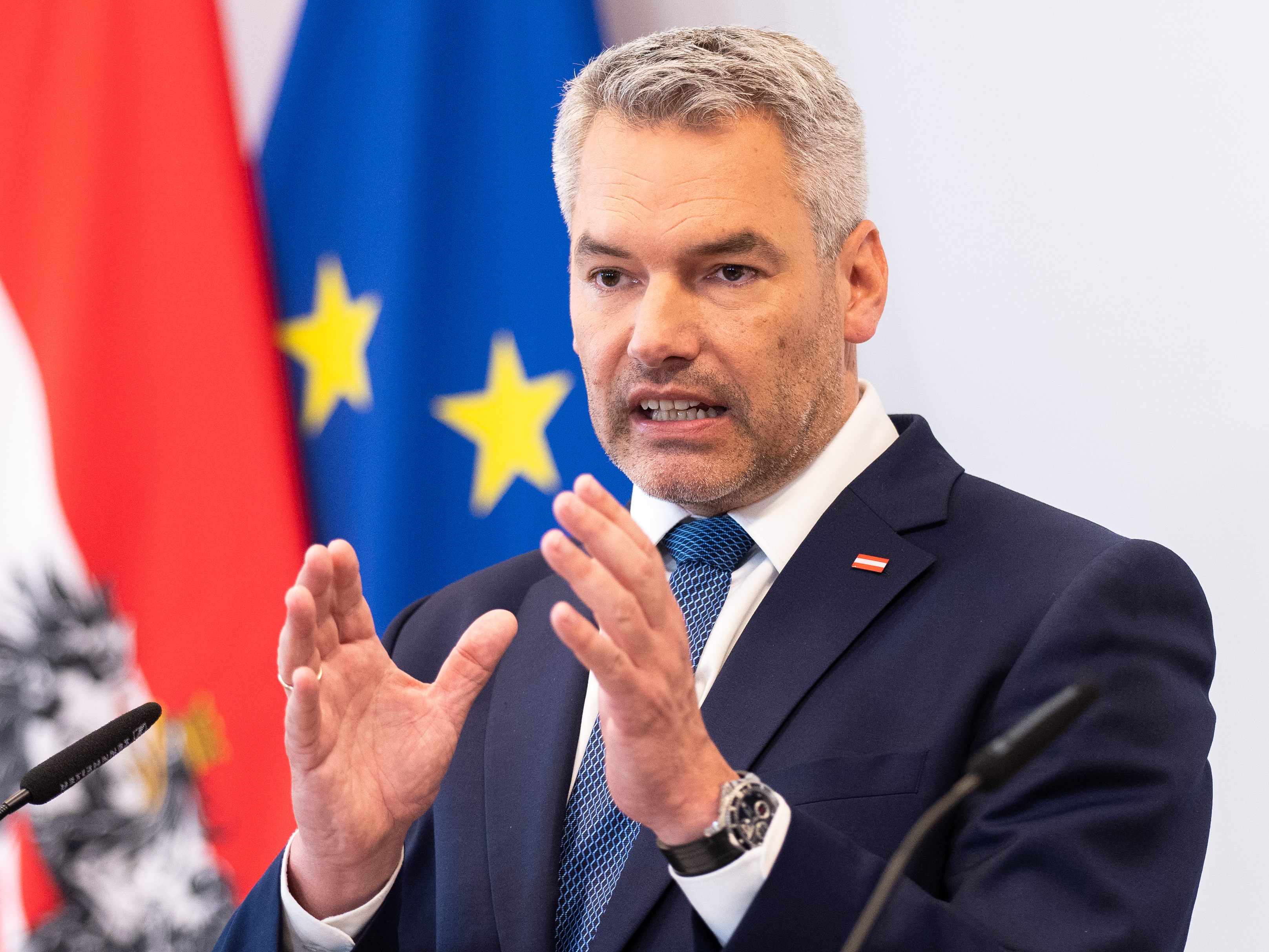 Bundeskanzler Karl Nehammer (ÖVP) forderte am Sonntag einen europäischen Strompreisdeckel. Bundeskanzler Karl Nehammer (ÖVP) forderte am Sonntag einen europäischen Strompreisdeckel.