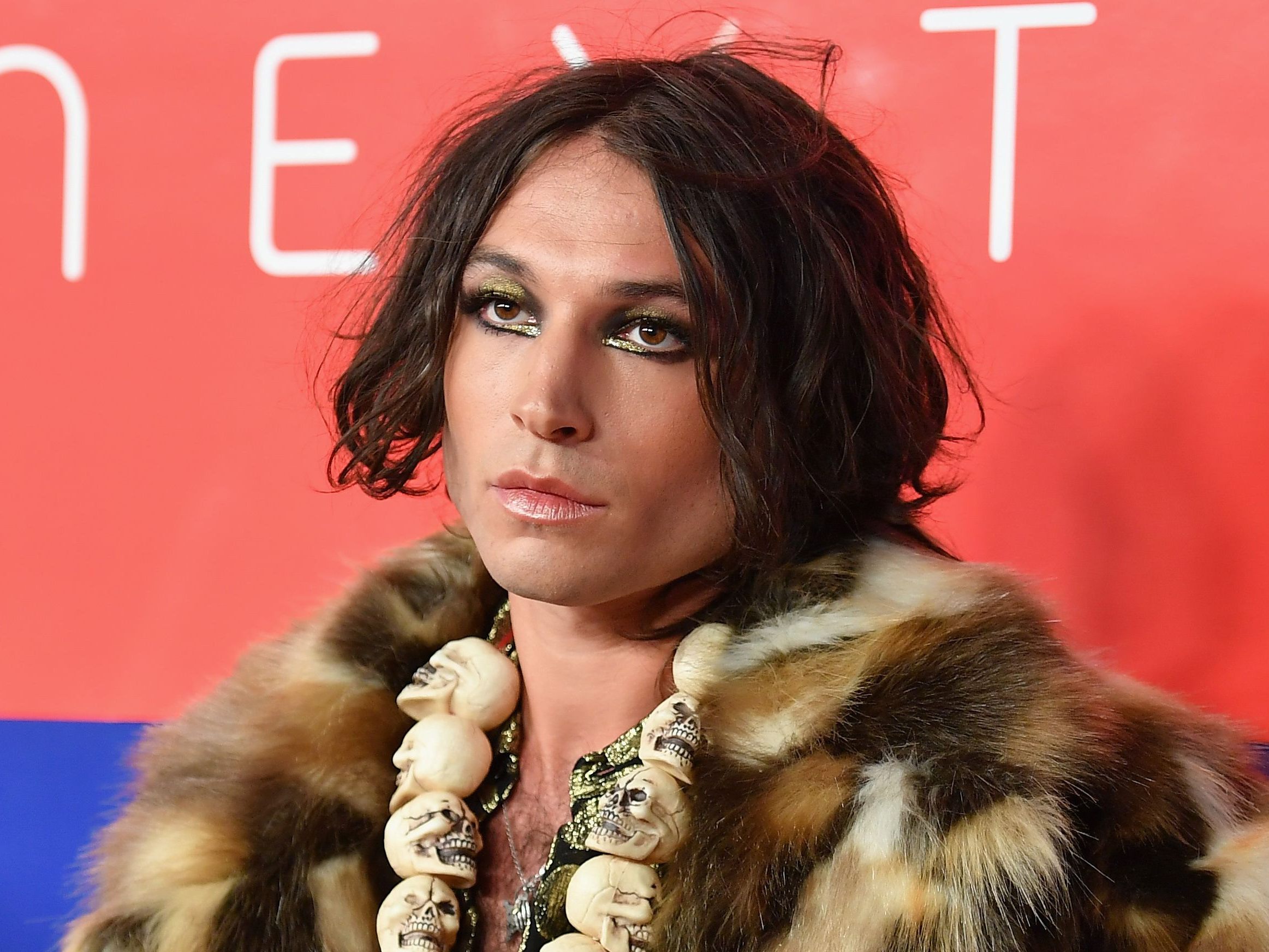Der Schauspieler Ezra Miller entschuldigte sich für sein Verhalten.