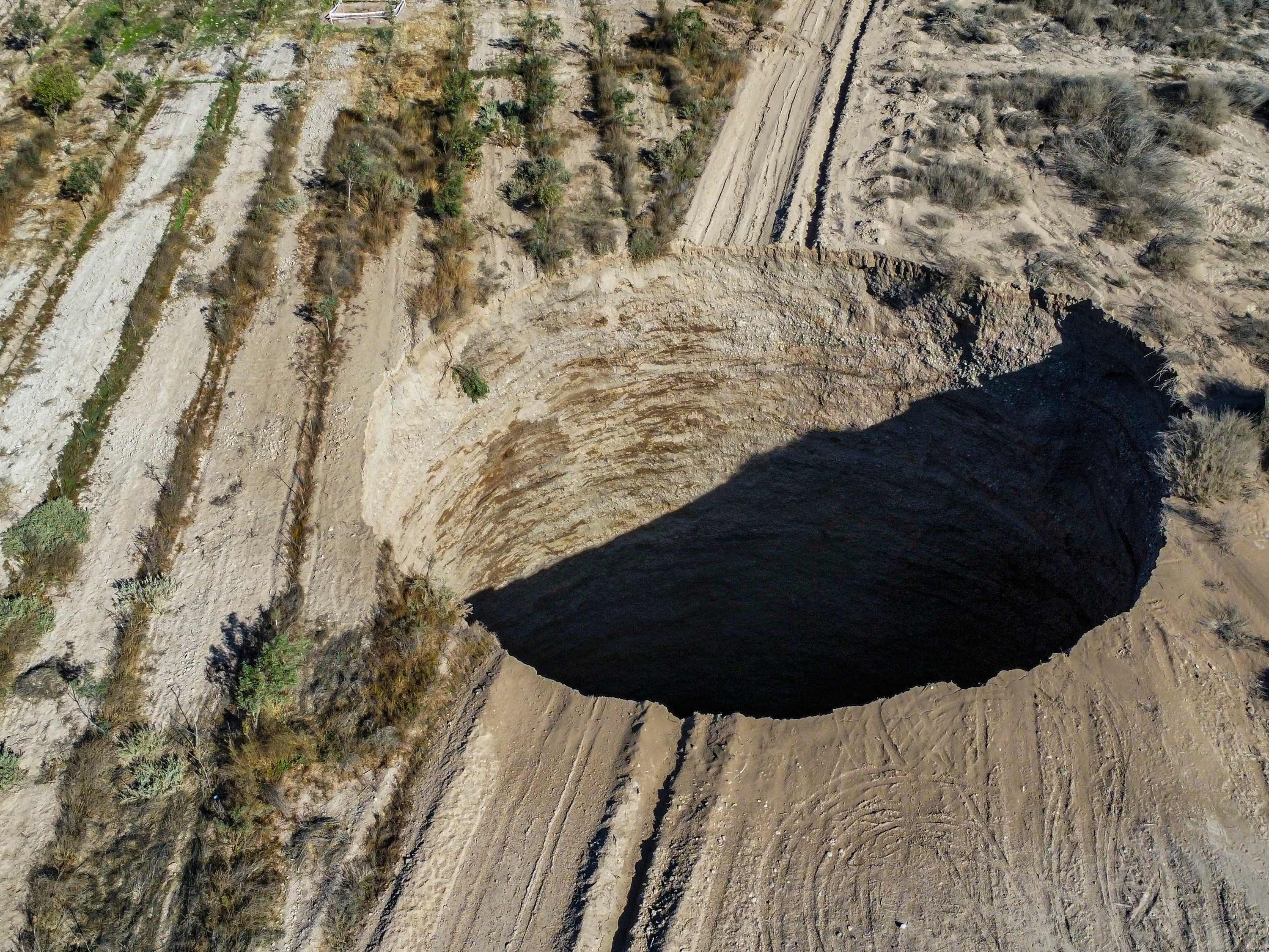 Das Loch misst einen Durchmesser von knapp 25 Metern. Das Loch misst einen Durchmesser von knapp 25 Metern.