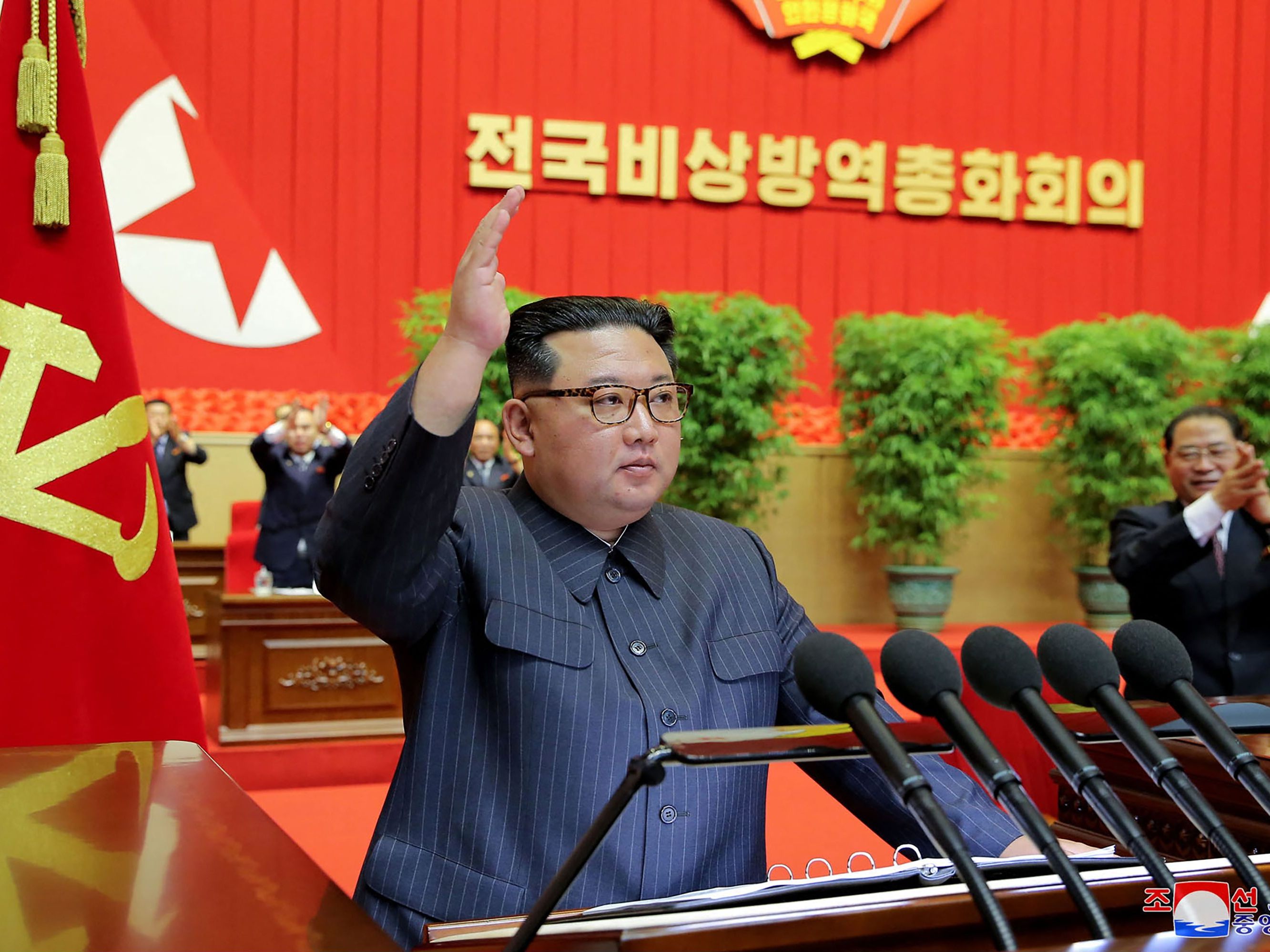 Machthaber Kim Jong-un ließ alle Schutzmaßnahmen aufheben. Machthaber Kim Jong-un ließ alle Schutzmaßnahmen aufheben.