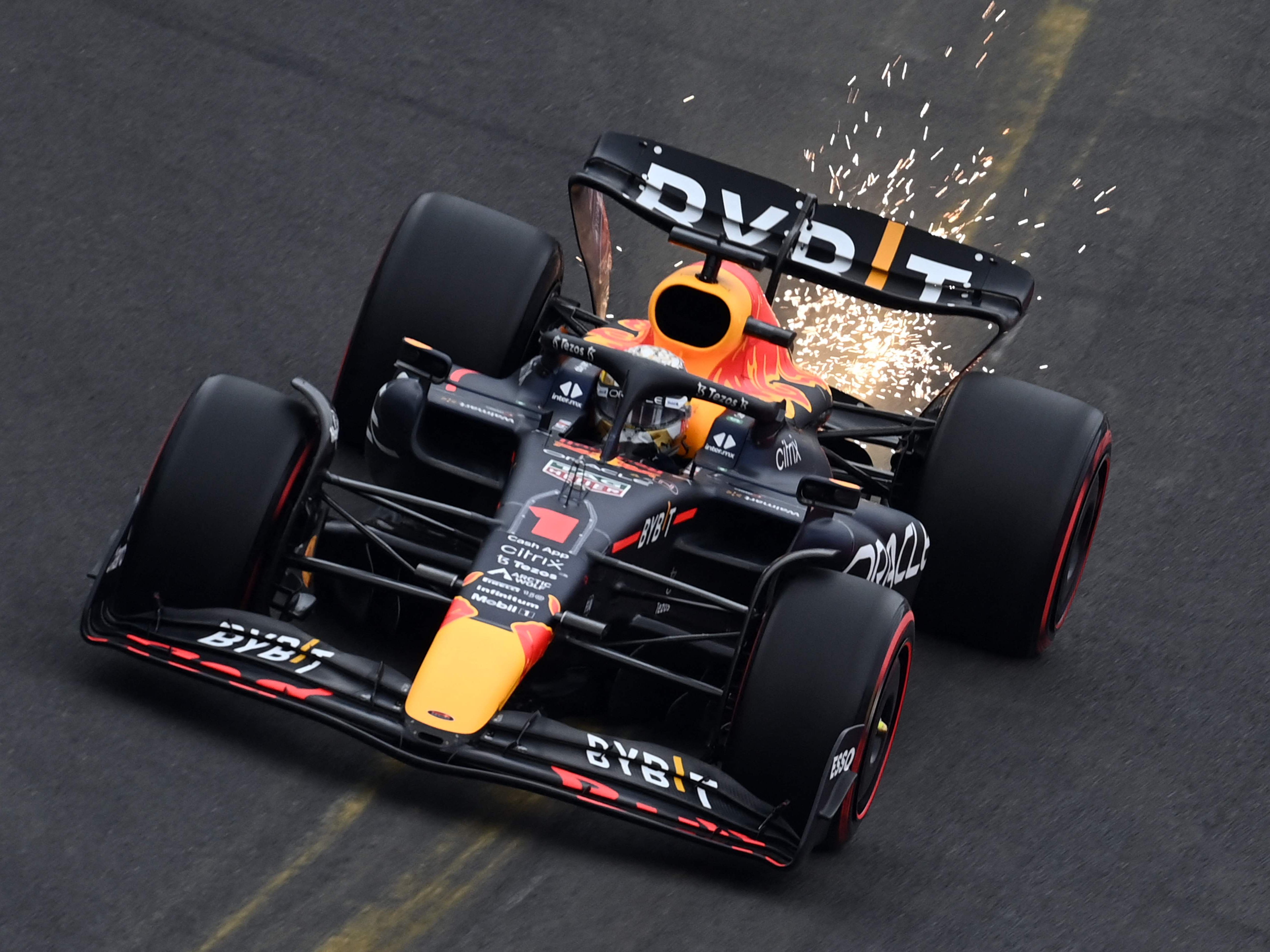 Max Verstappen war zwar der Schnellste, muss aber trotzdem von Platz 14 aus ins Rennen gehen. Max Verstappen war zwar der Schnellste, muss aber trotzdem von Platz 14 aus ins Rennen gehen.
