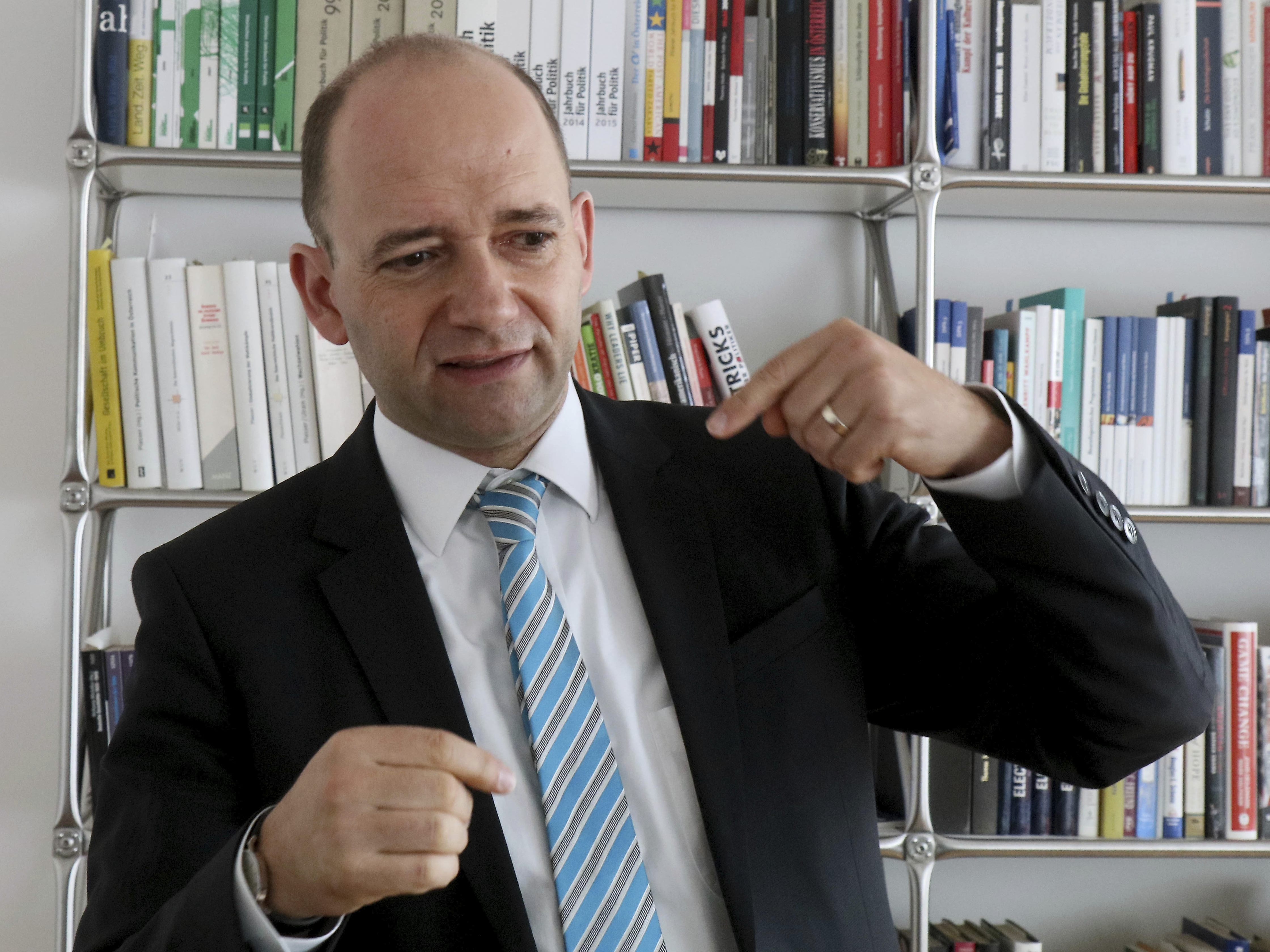 Politik-Berater Thomas Hofer ist vom Überspringen der Unterstützer-Hürde von Marco Pogo nicht überrascht.