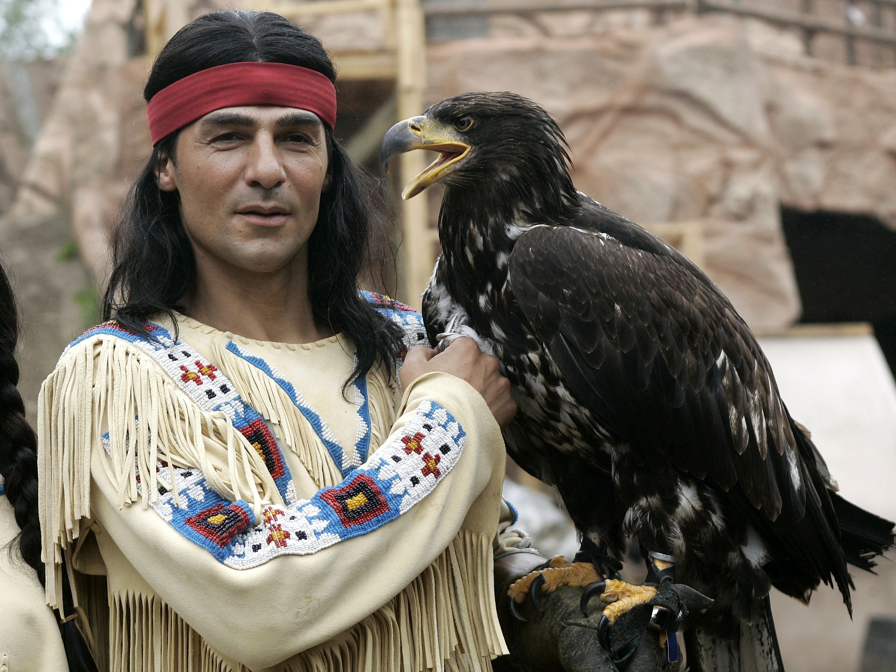 Eine Mehrheit nennt den Verkaufsstopp für Winnetou-Bücher falsch. Eine Mehrheit nennt den Verkaufsstopp für Winnetou-Bücher falsch.