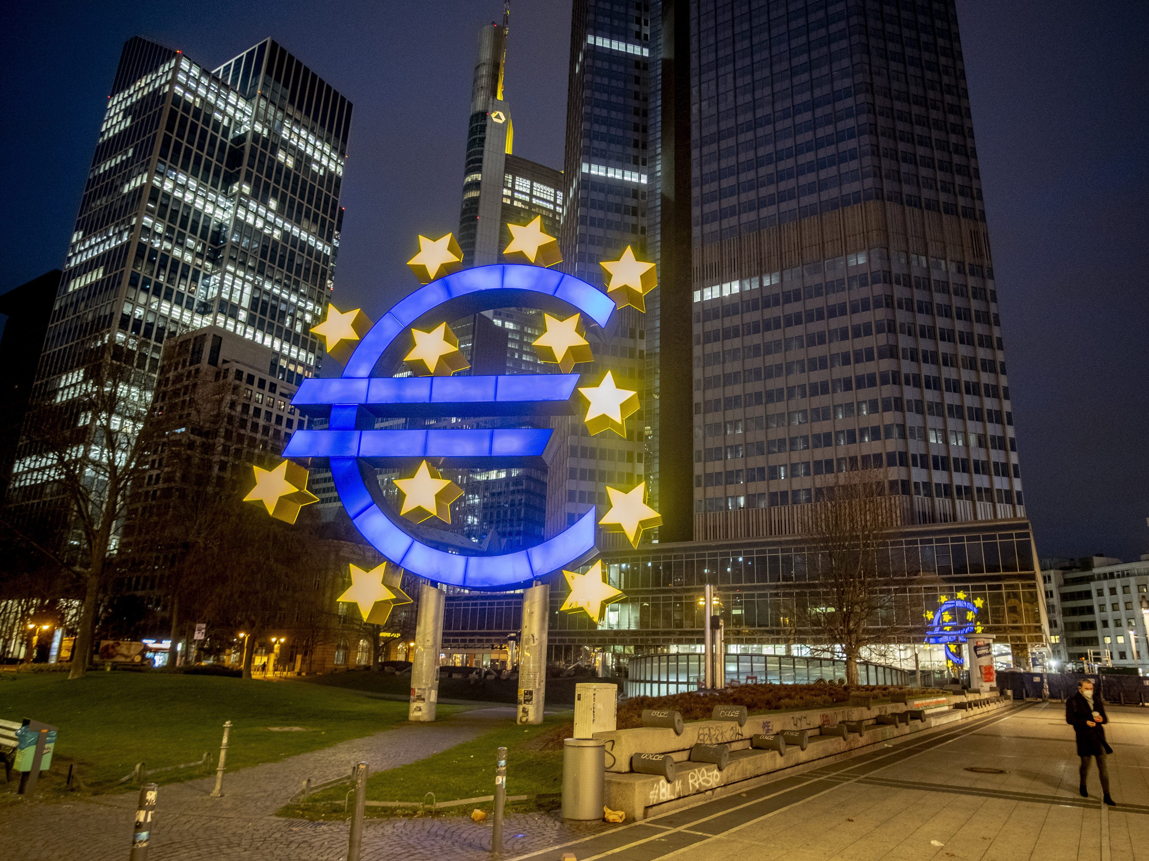 Am Dienstag stabilisierte sich der Euro nach einem Kursrutsch zu Wochenbeginn.
