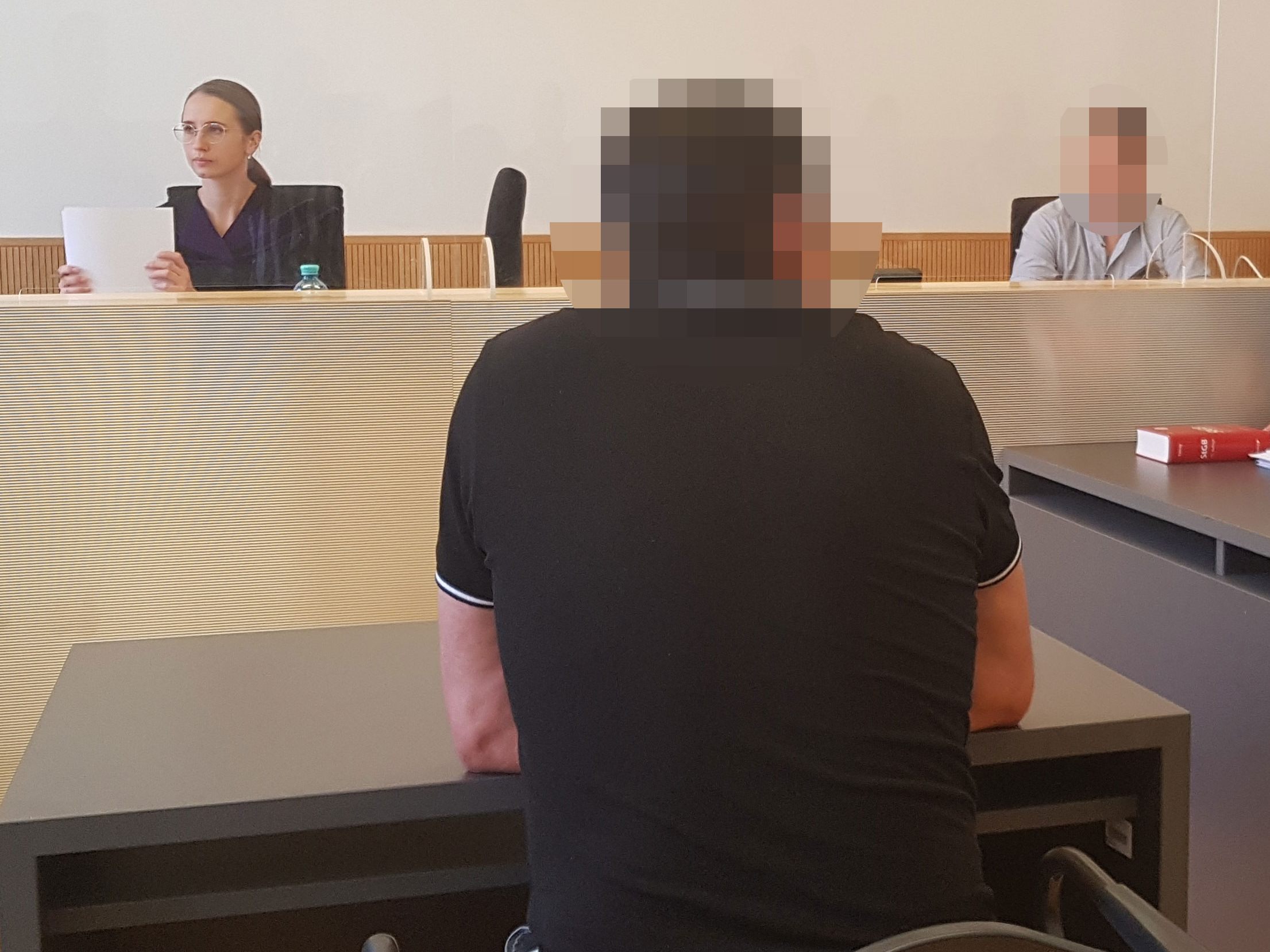 Der 52-Jährige vor der Richterin am Landesgericht Feldkirch. Der 52-Jährige vor der Richterin am Landesgericht Feldkirch.