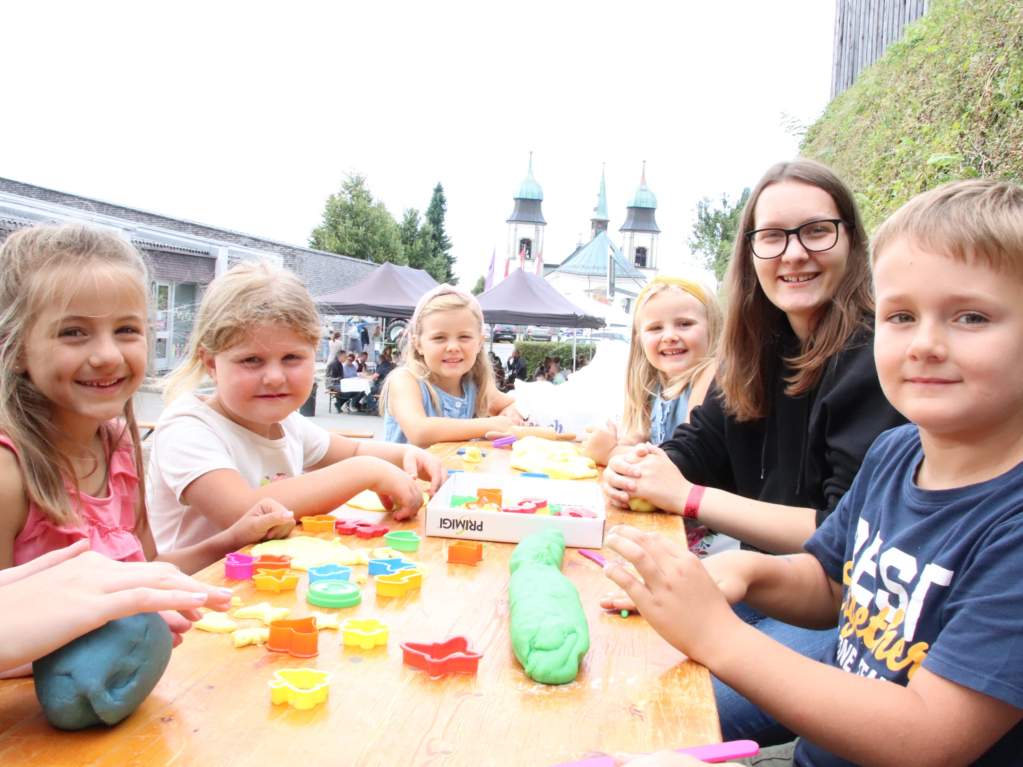 Das Spielefest bietet für kleine und große Gäste viel Unterhaltung. Das Spielefest bietet für kleine und große Gäste viel Unterhaltung.