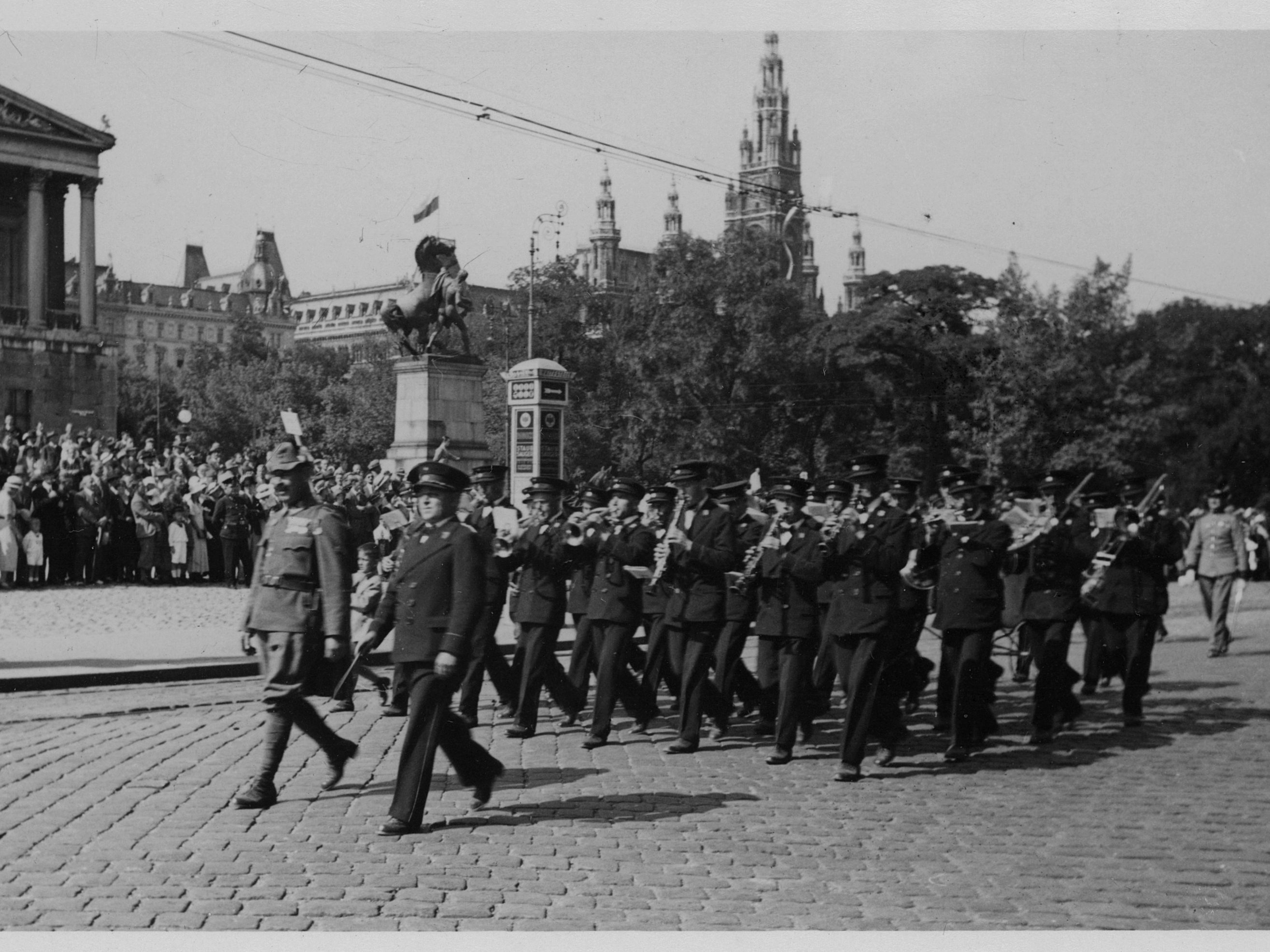 Der MV Lochau war bei der Einweihung des Denkmals von Erzherzog Karl von Österreich am Heldenplatz am 9. September 1934 als Gastmusik aus Vorarlberg mit dabei. Der MV Lochau war bei der Einweihung des Denkmals von Erzherzog Karl von Österreich am Heldenplatz am 9. September 1934 als Gastmusik aus Vorarlberg mit dabei.