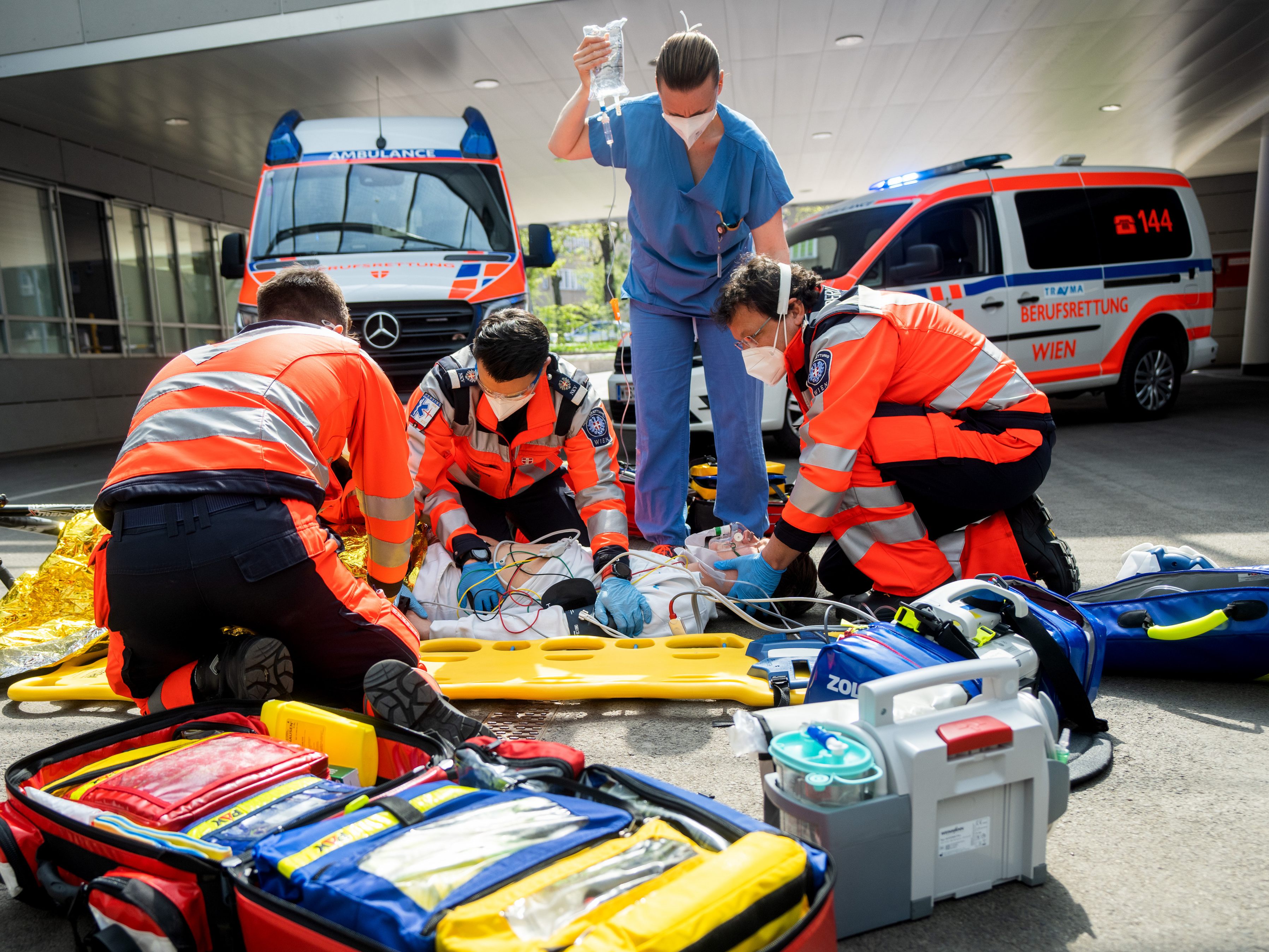 Die 56-Jährige war zunächst noch ansprechbar, verstarb jedoch an den Folgen der Explosion. (Symbolbild) Die 56-Jährige war zunächst noch ansprechbar, verstarb jedoch an den Folgen der Explosion. (Symbolbild)