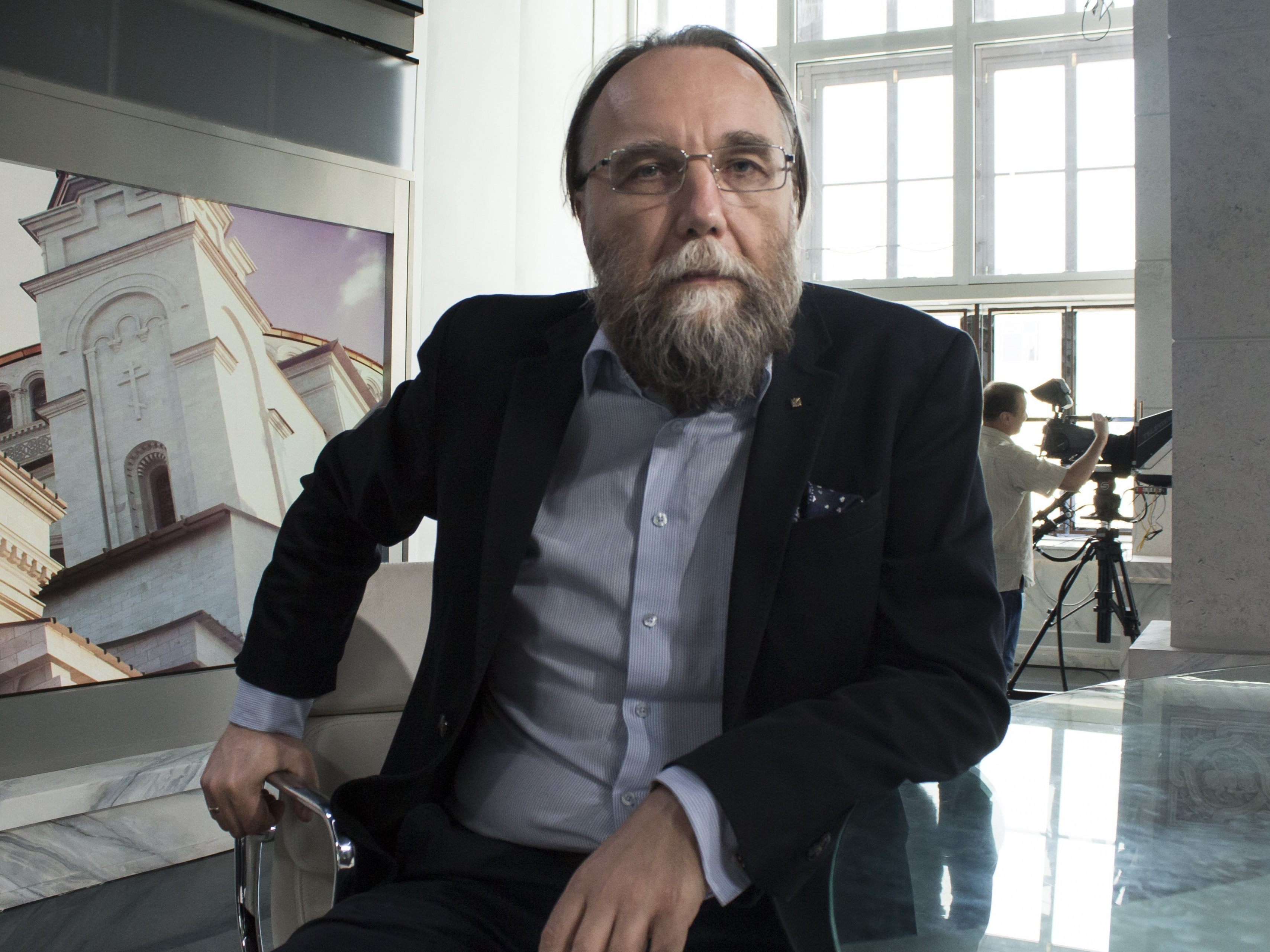 Der russische Philosoph Alexander Dugin wurde bei den österreichischen Identitären aufgenommen. Der russische Philosoph Alexander Dugin wurde bei den österreichischen Identitären aufgenommen.