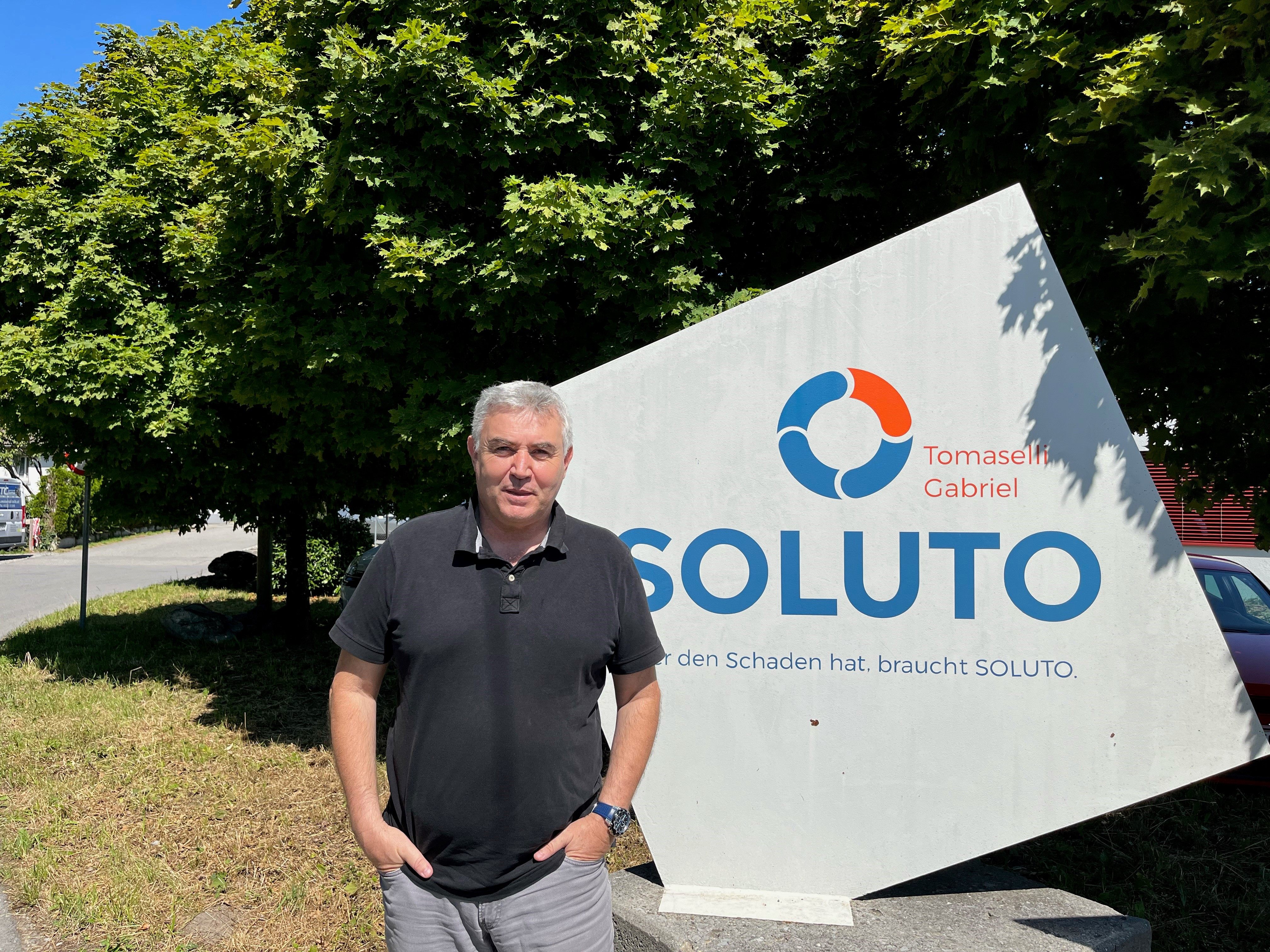 Der Bau- und Versicherungsfachmann Thomas Kremmel hat im Juli 2022 die Geschäftsfeldleitung bei SOLUTO Tomaselli Gabriel übernommen. Der Bau- und Versicherungsfachmann Thomas Kremmel hat im Juli 2022 die Geschäftsfeldleitung bei SOLUTO Tomaselli Gabriel übernommen.