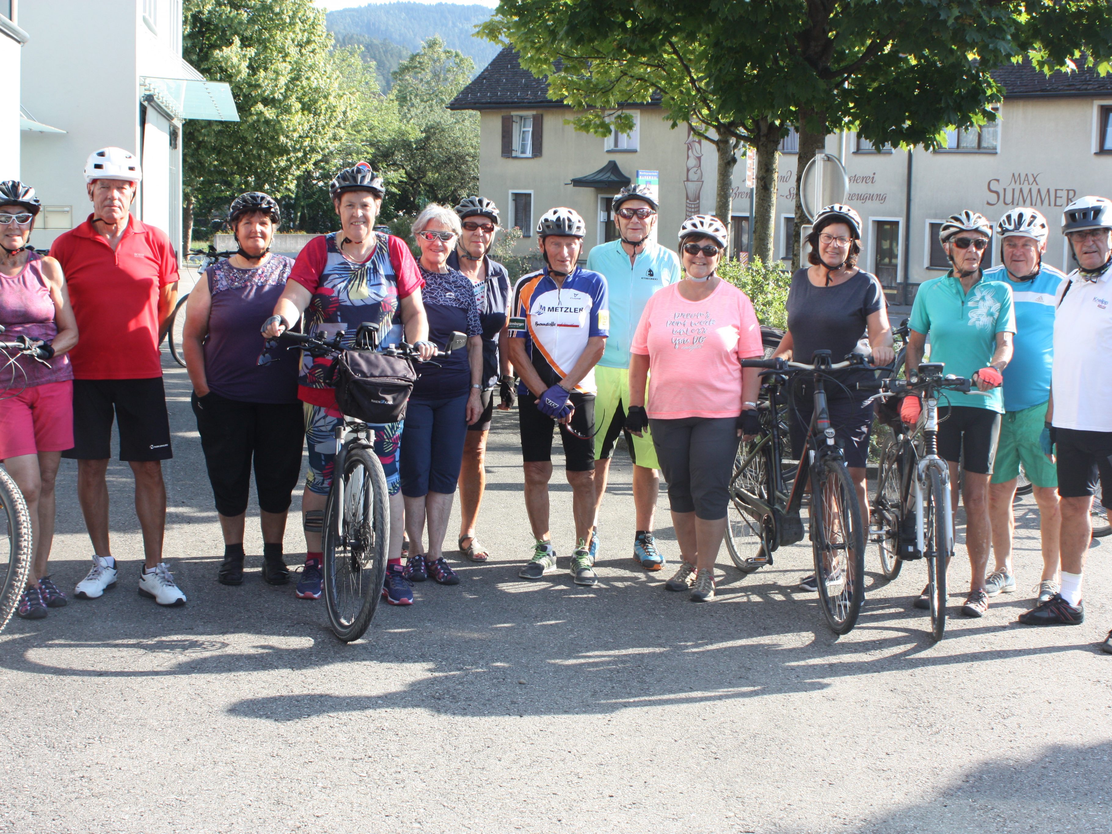 Die Radfahrgruppe vom Kneipp Aktiv Club Rankweil ist unterwegs. Die Radfahrgruppe vom Kneipp Aktiv Club Rankweil ist unterwegs.