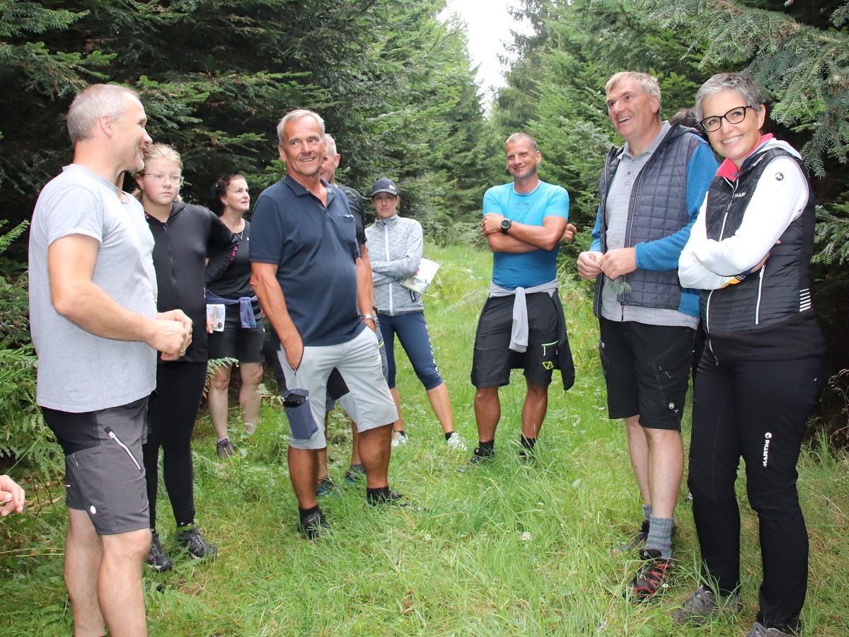 Interessante und gesellige Wanderung.