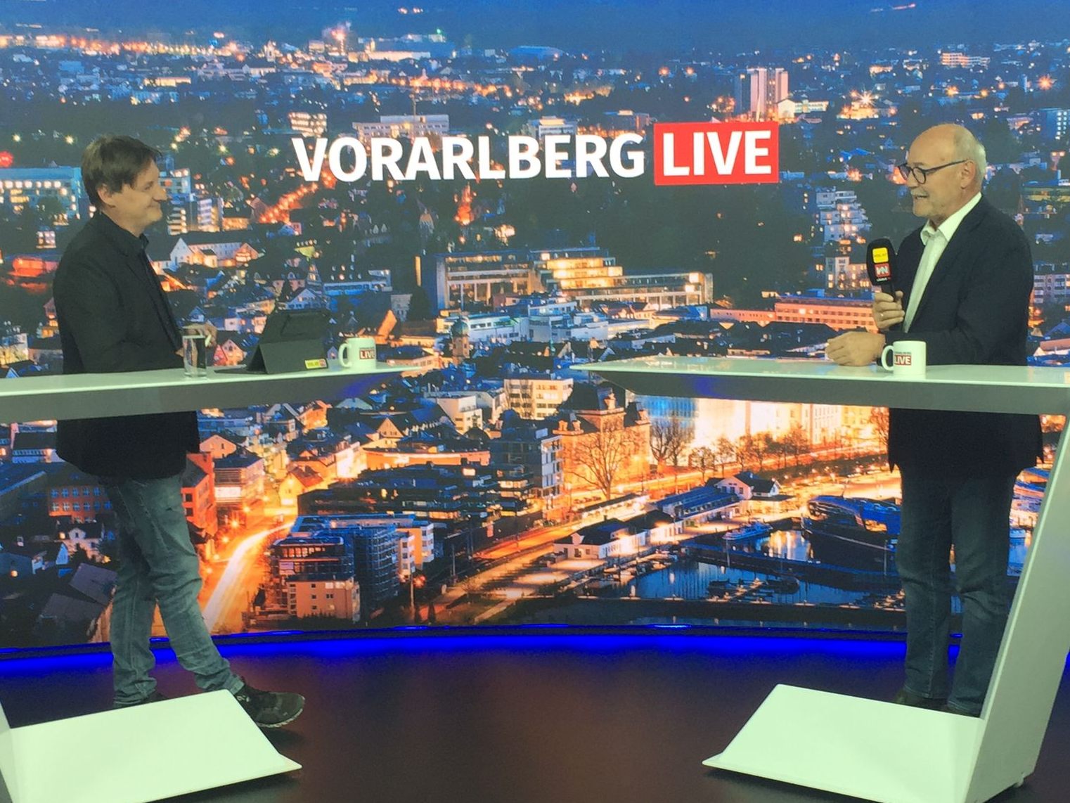 Marc Springer im Gespräch mit Dr. Spiegel. Marc Springer im Gespräch mit Dr. Spiegel.