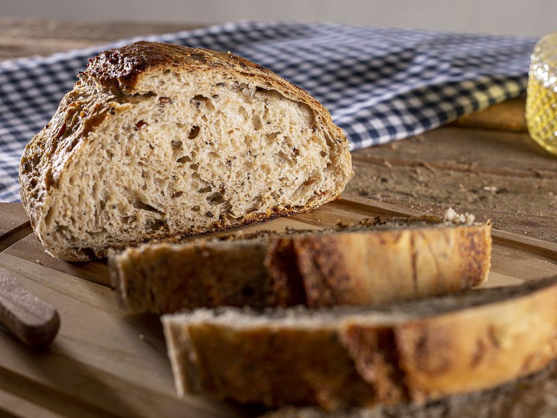 Mit diesem Trick wird eingetrocknetes Brot wieder frisch.