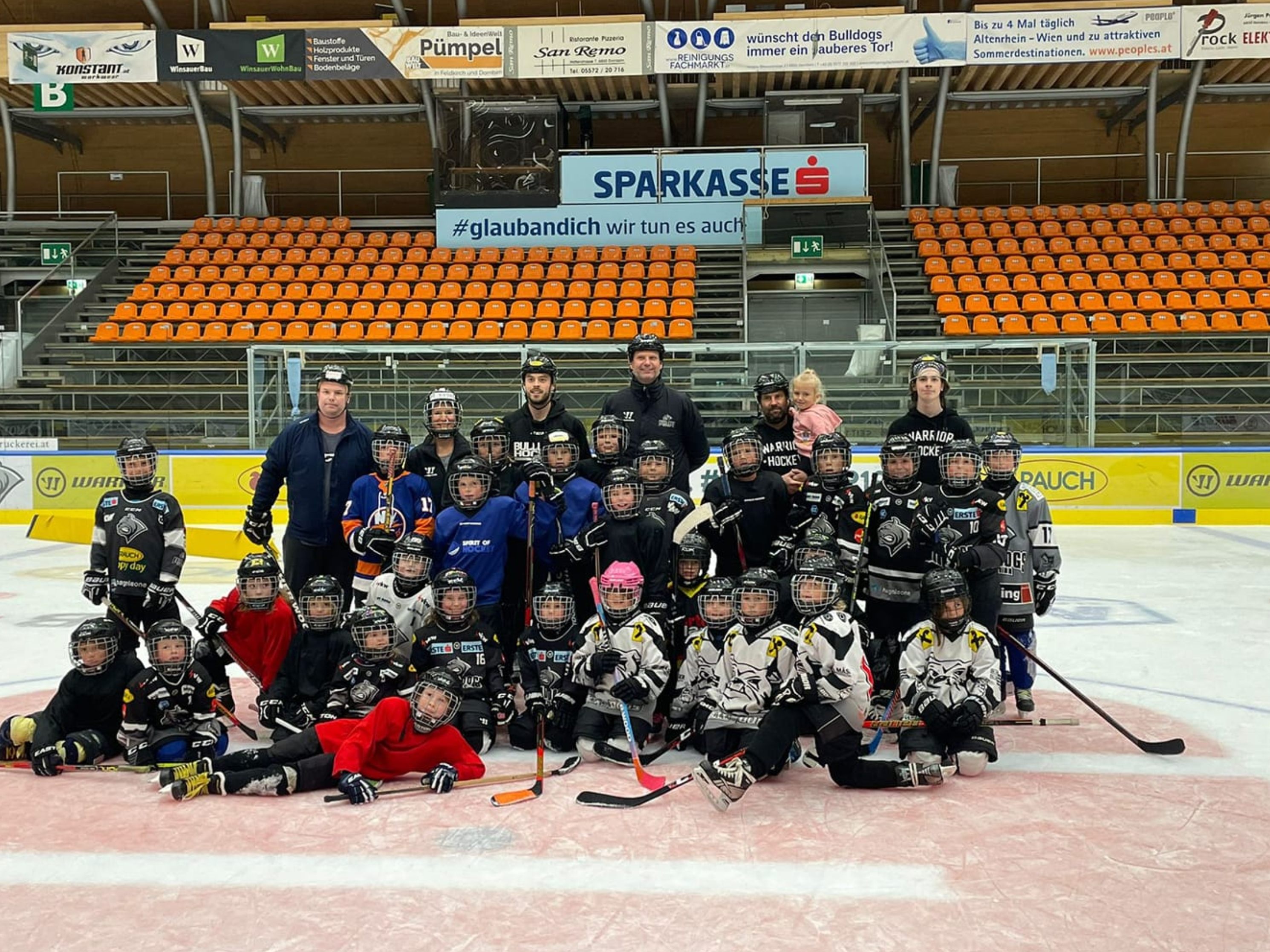 Die jungen Emser-Hockey-Cracks starteten mit dem traditionellen Bulldogs-Camp in die neue Saison Die jungen Emser-Hockey-Cracks starteten mit dem traditionellen Bulldogs-Camp in die neue Saison