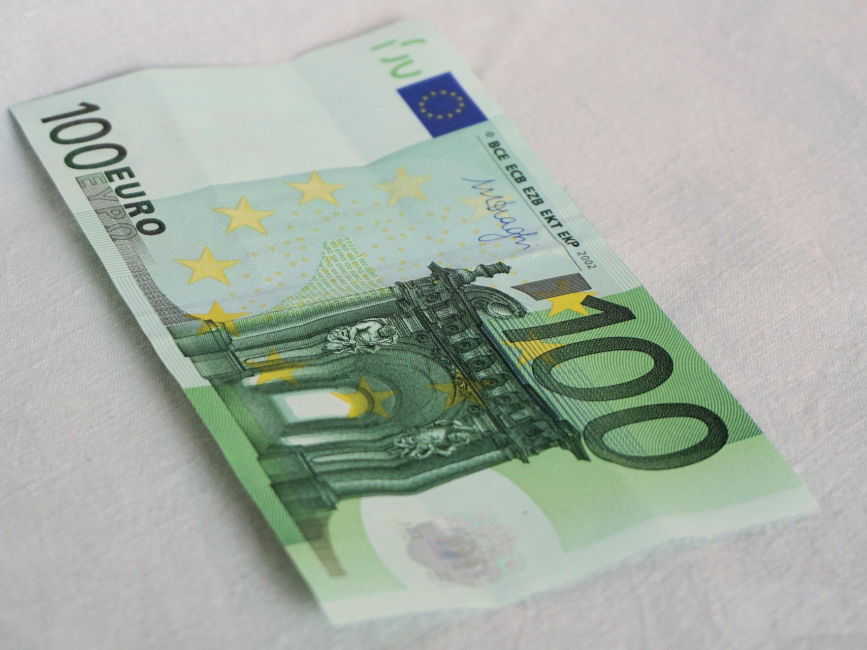 Als Maßnahme gegen die Teuerung gibt es 100 Euro Schulstartgeld in NÖ.