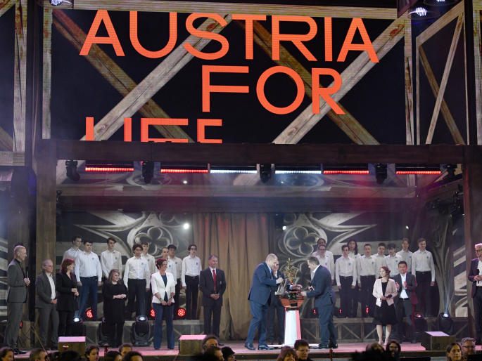 Die Benefizshow "Austria for Life" wurde vom 10. September auf 11. Oktober 2022 verschoben.