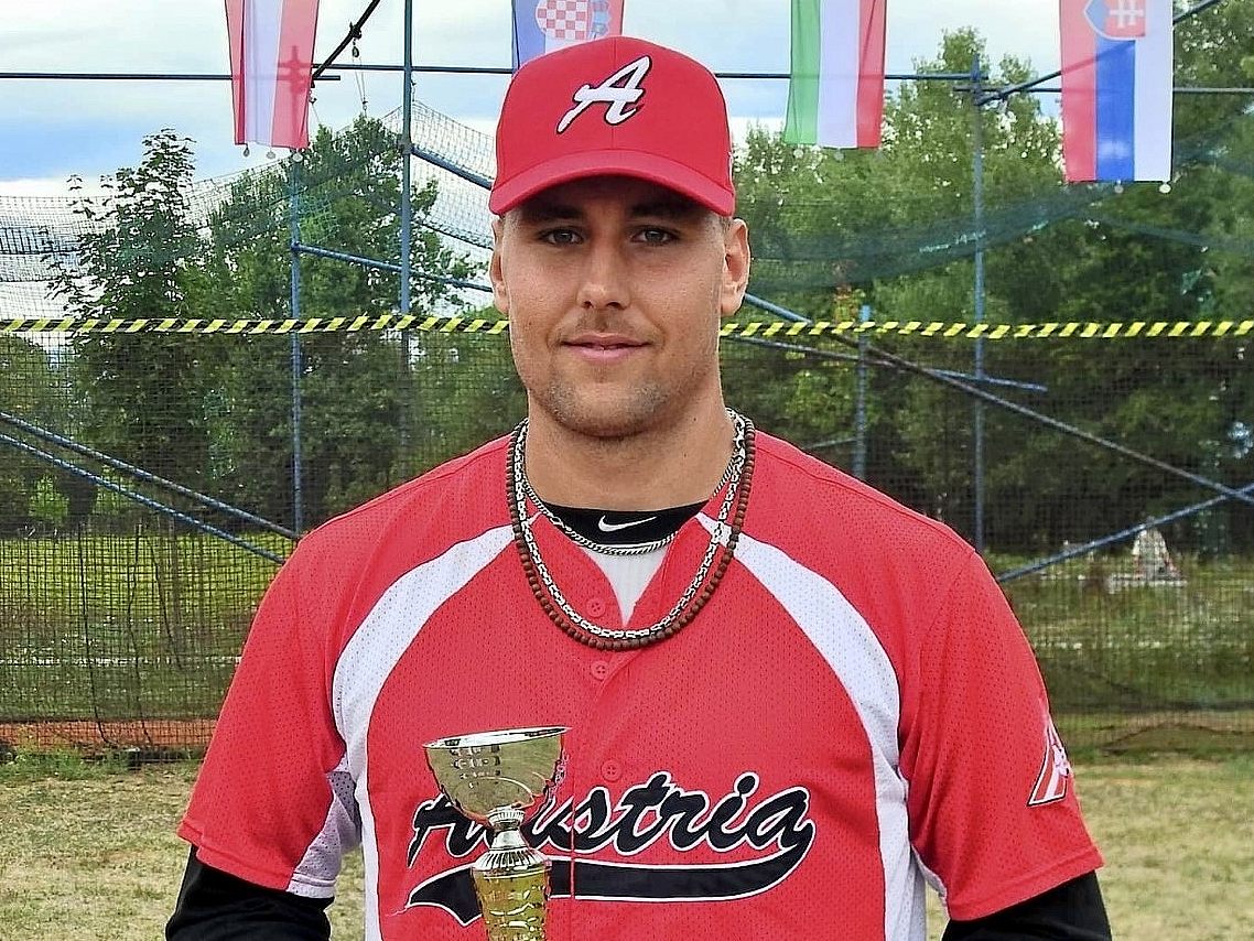 Nach dem Sieg mit dem österreichischen U23-Team beim Qualifier in Slowenien, freut sich Marcel Theiner nun auf die Play Offs. Nach dem Sieg mit dem österreichischen U23-Team beim Qualifier in Slowenien, freut sich Marcel Theiner nun auf die Play Offs.